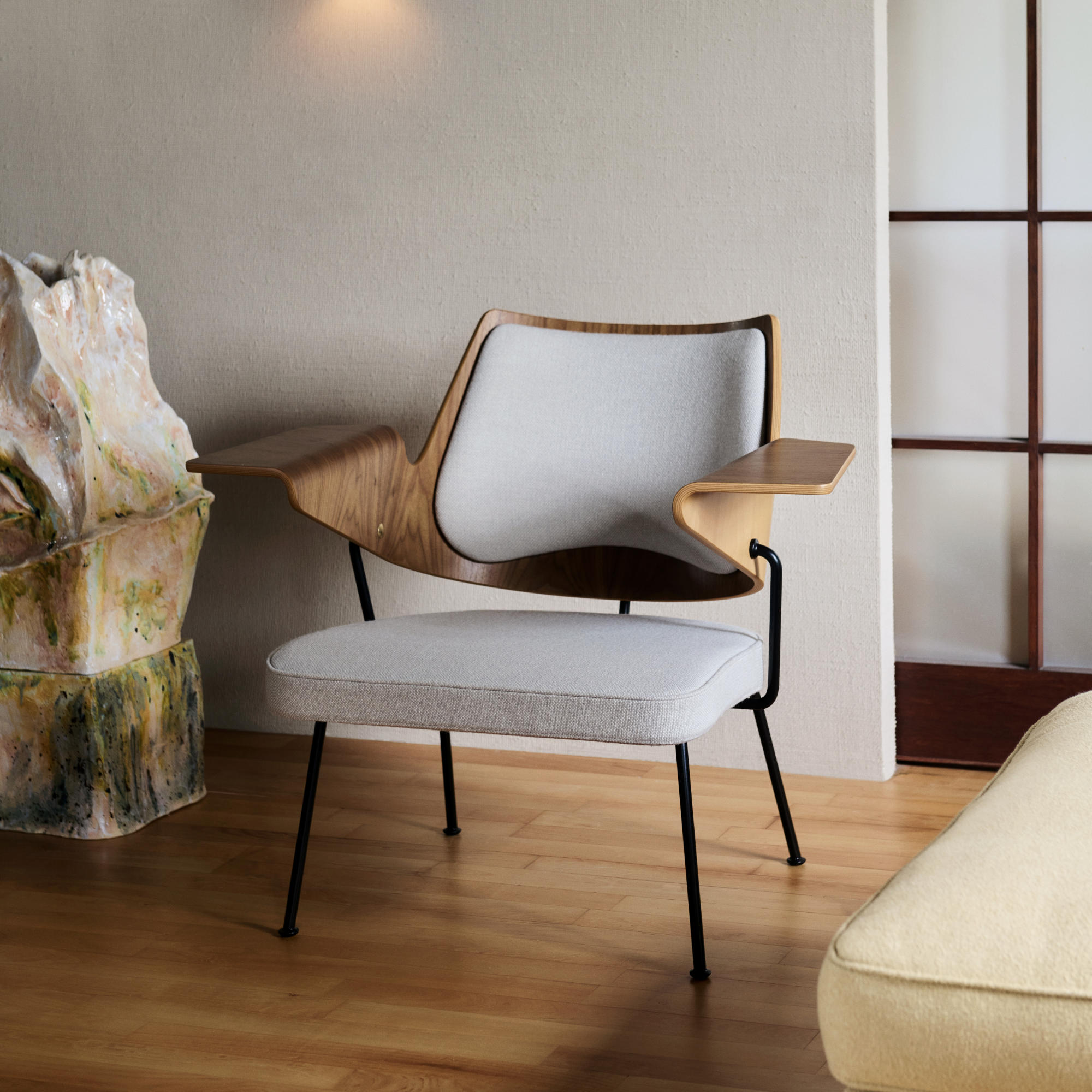 كرسي بذراعين RFH RD8 - قشرة خشب الزان/الجوز/القماش 3 (Hallingdal 103)