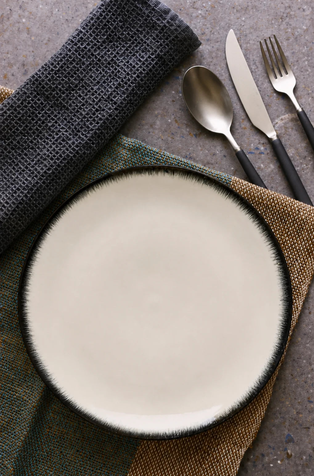 De Dinner Plate - White/Black (Var 3)