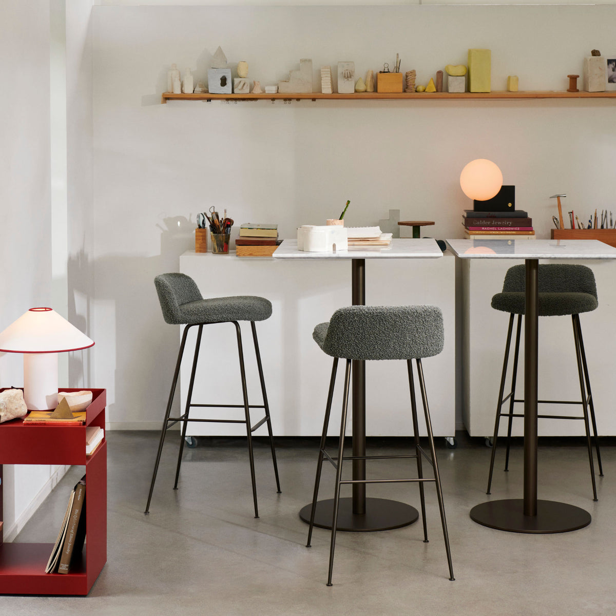 In Between Bar Table – 60x102 / Steel (Black) / Marble (Bianco Carrara)-2
