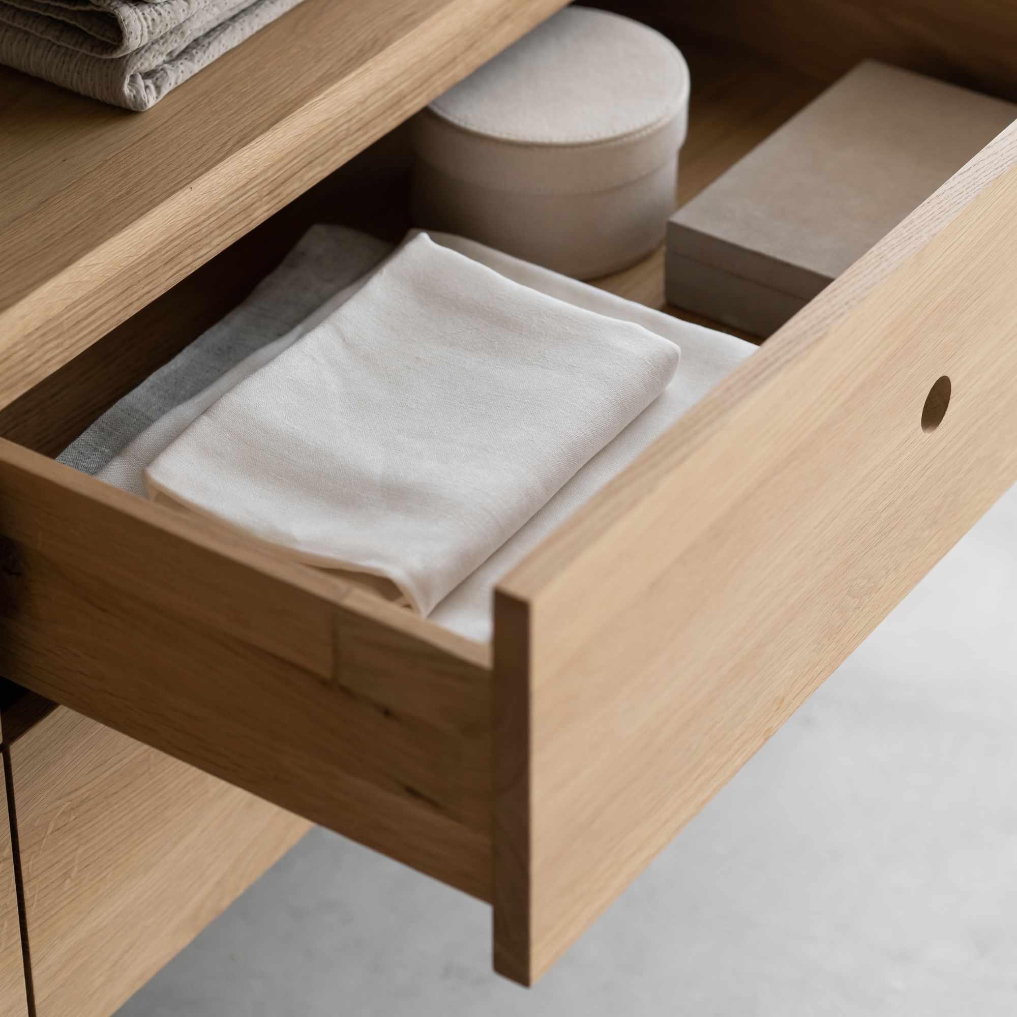 Spindle 51250 Dresser - Oak-6