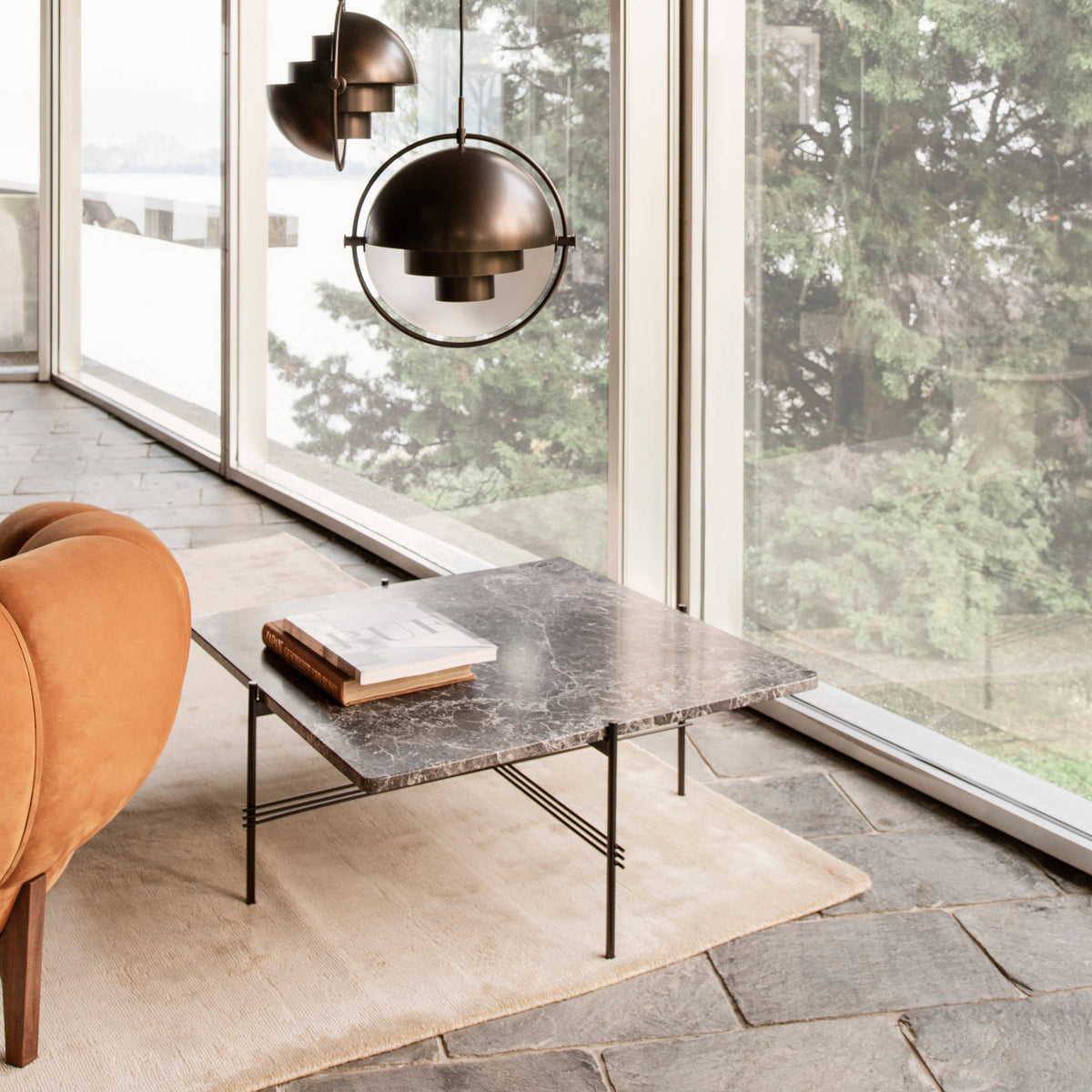 TS Coffee Table – 80x80x35 / Metal (Black) / Marble (White Carrara)