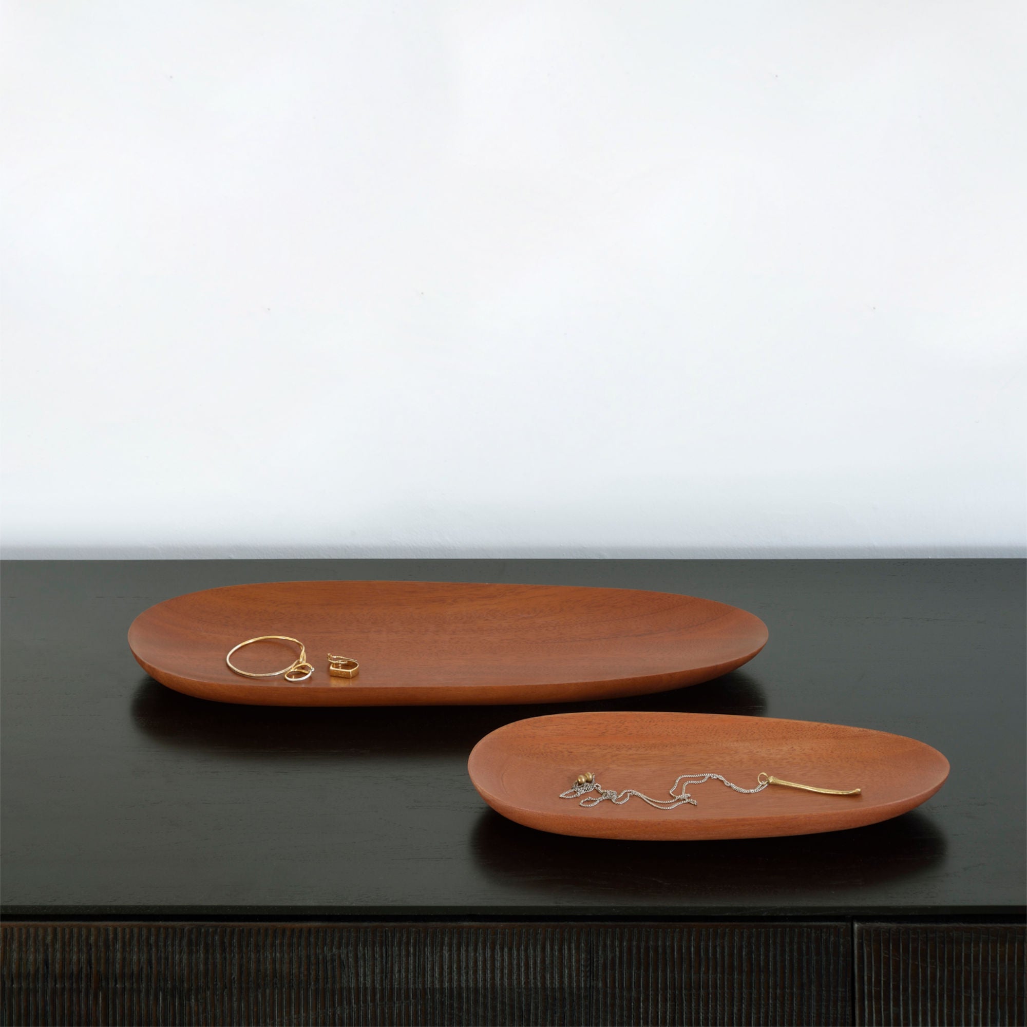Thin Oval Board Tray - Varnished Mahogany  (Set of 2)-2
