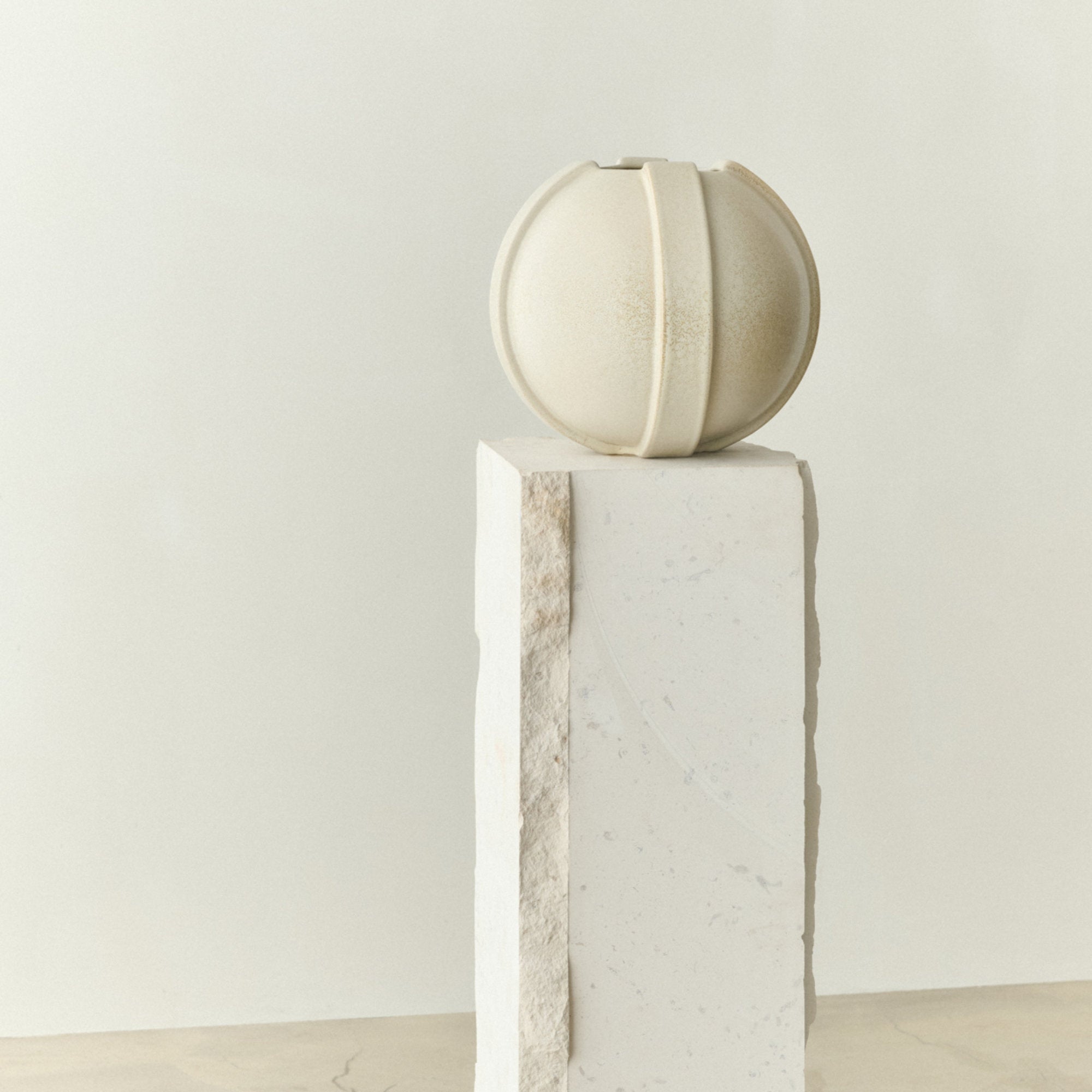 Vinci 02 Vase - Raw White-2