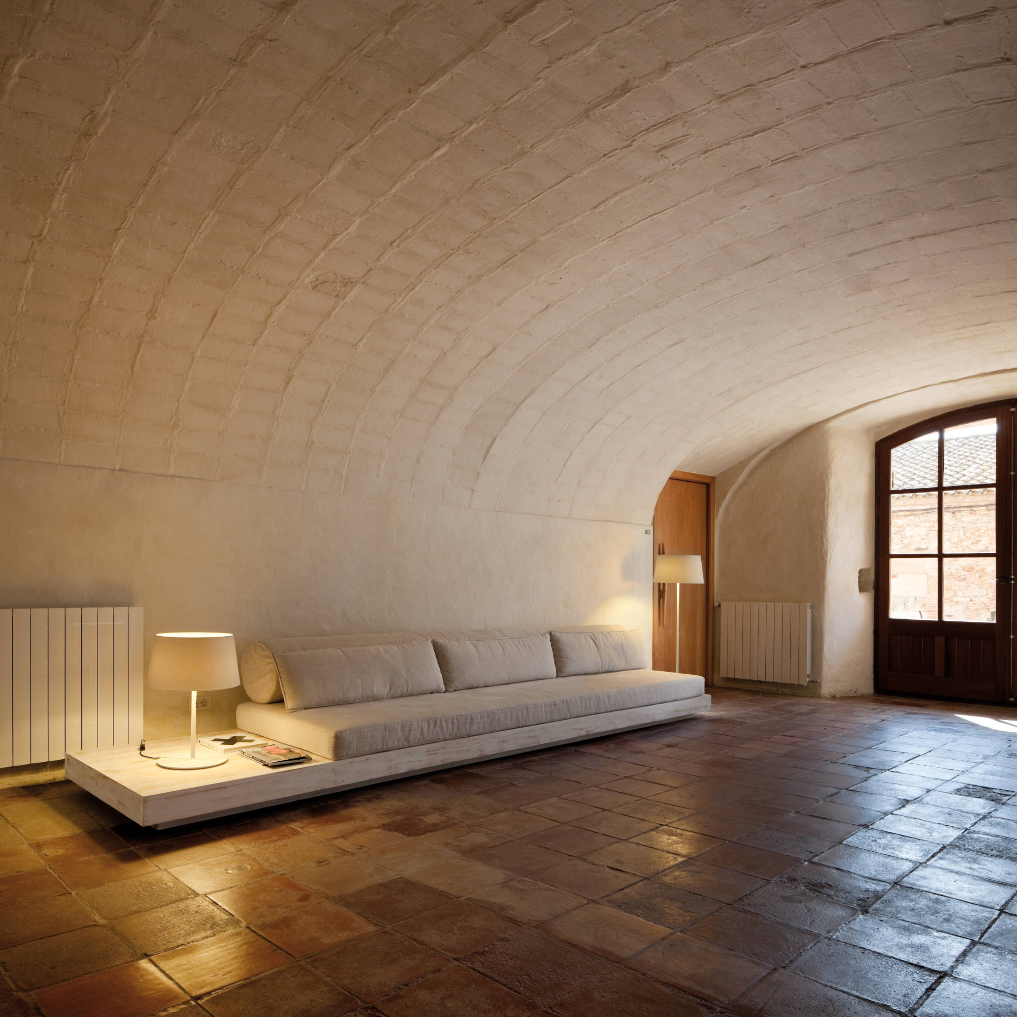 Warm 4900 Table Lamp - White