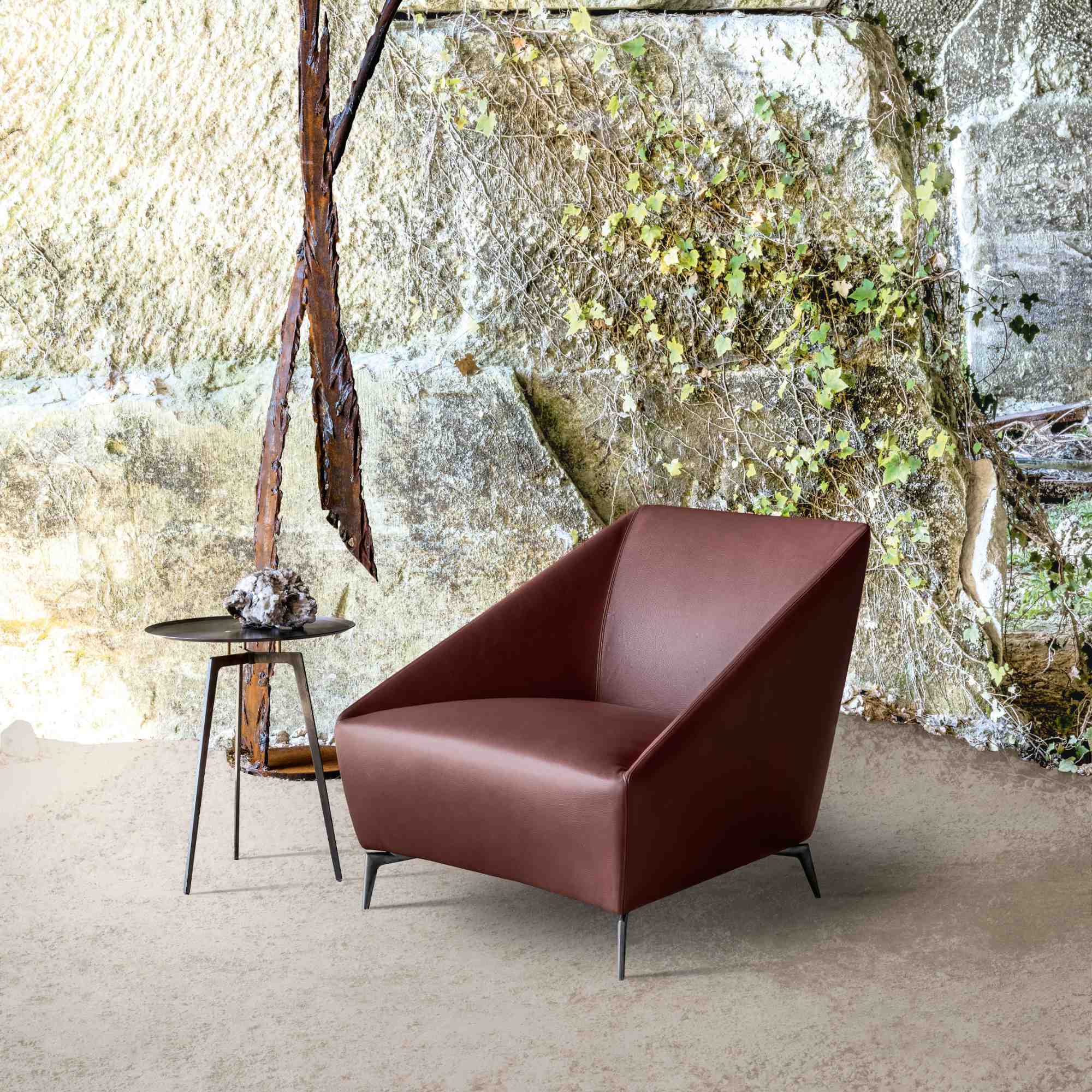 Zoe PZO1L Armchair - Walnut/Leather (G 92123 Ultrasoft)