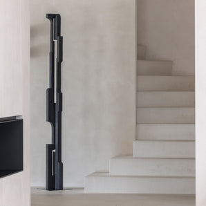 Zuil Sculpture - Varnished Pine Black