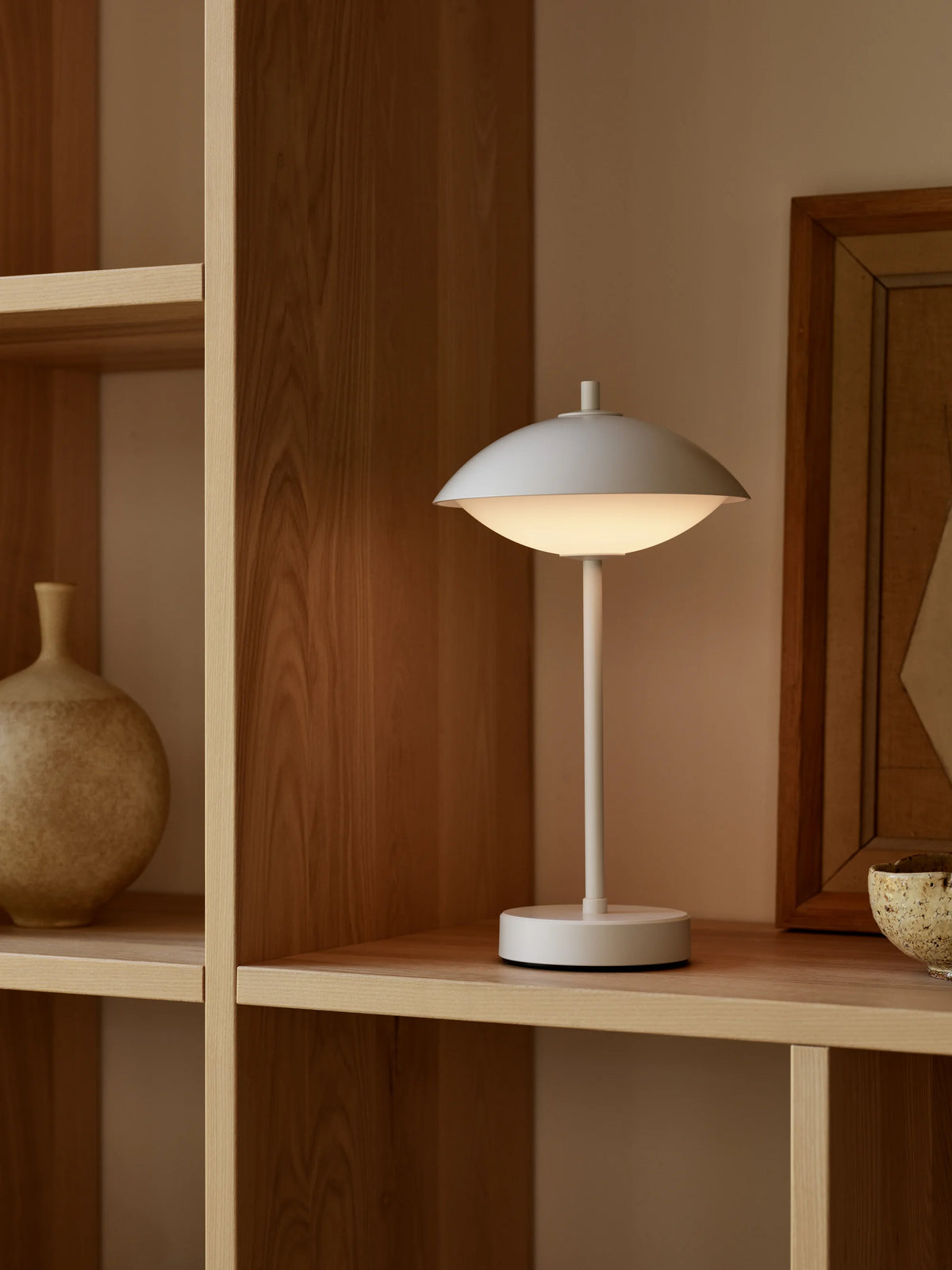 Clam Portable Table Lamp - White-5