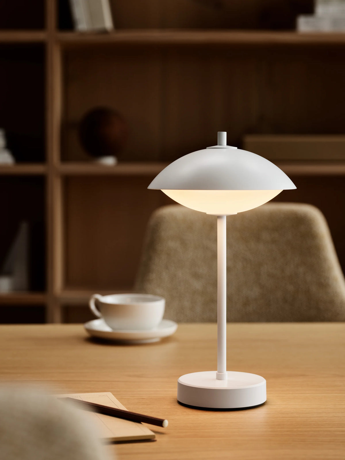 Clam Portable Table Lamp - White-2