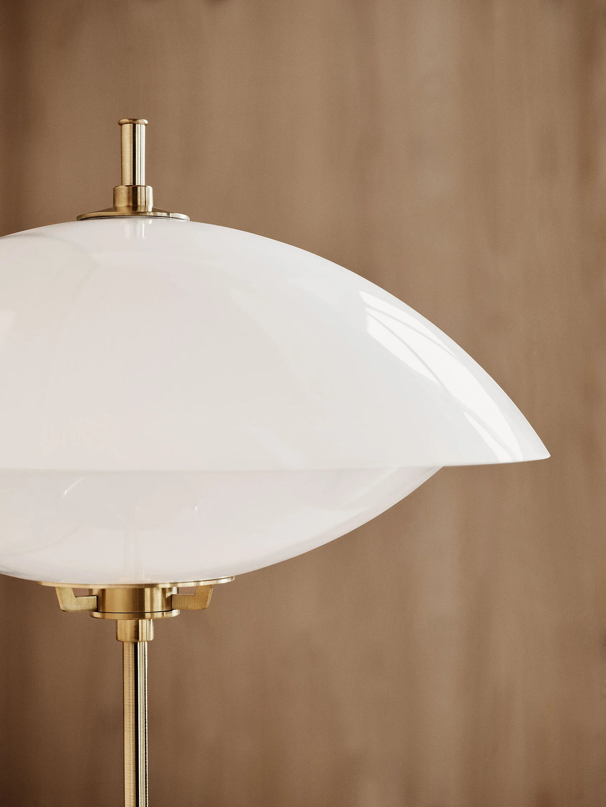 Clam Table Lamp - Brass/Opal-4