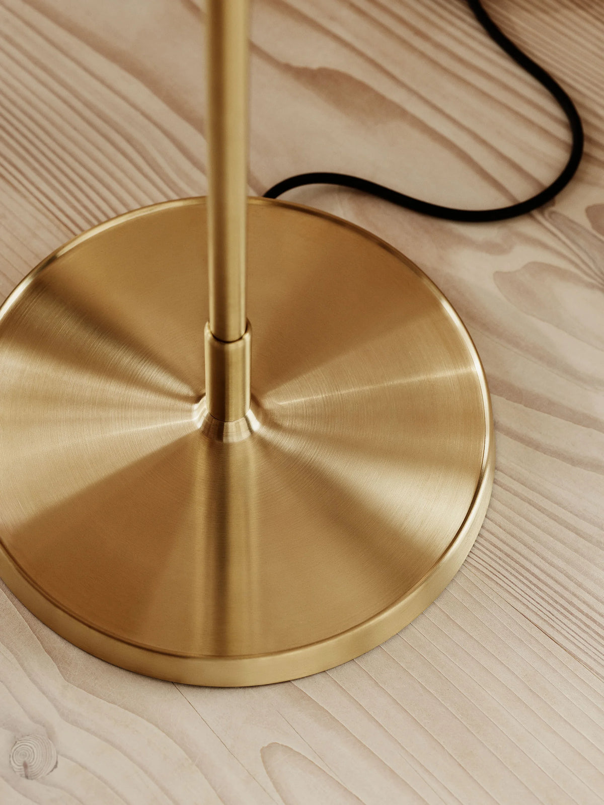 Clam Floor Lamp - Opal/Brass-5