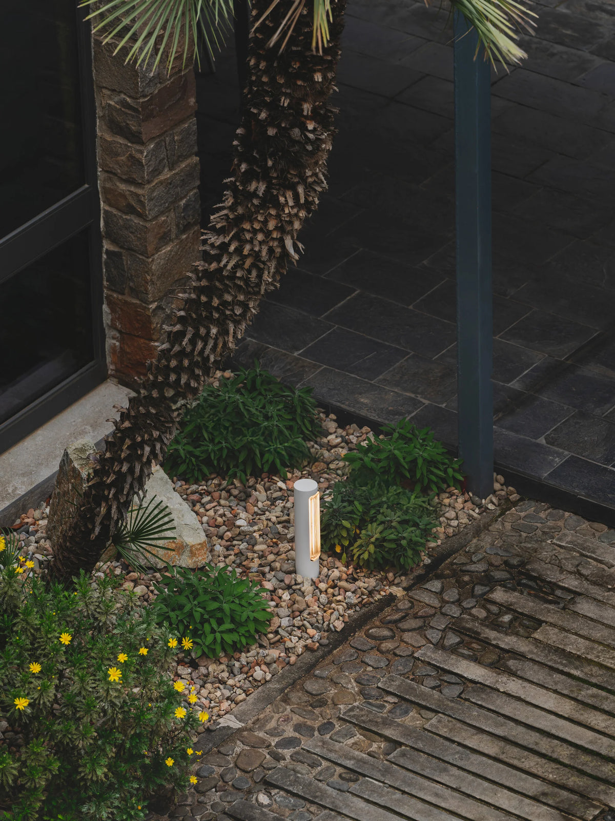 Estadio Baliza 45 Outdoor Floor Lamp - Texturized White