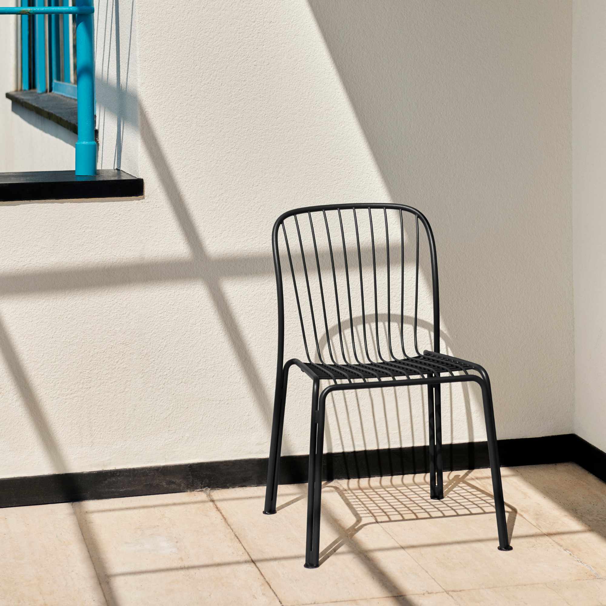 كرسي تناول الطعام للأماكن الخارجية Thorvald SC94 - أسود دافئ