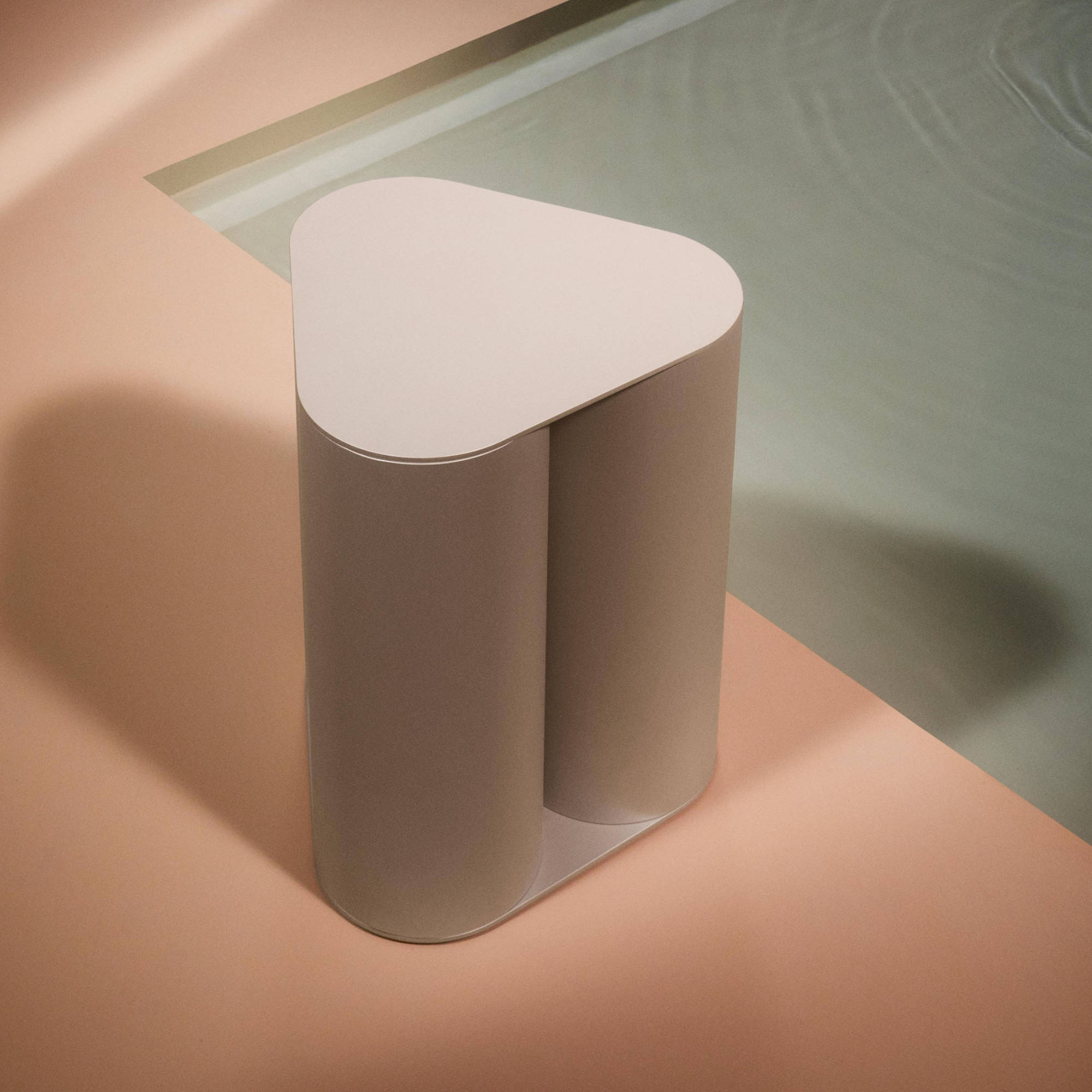 Tres 0440SS Side Table - Spring Shell