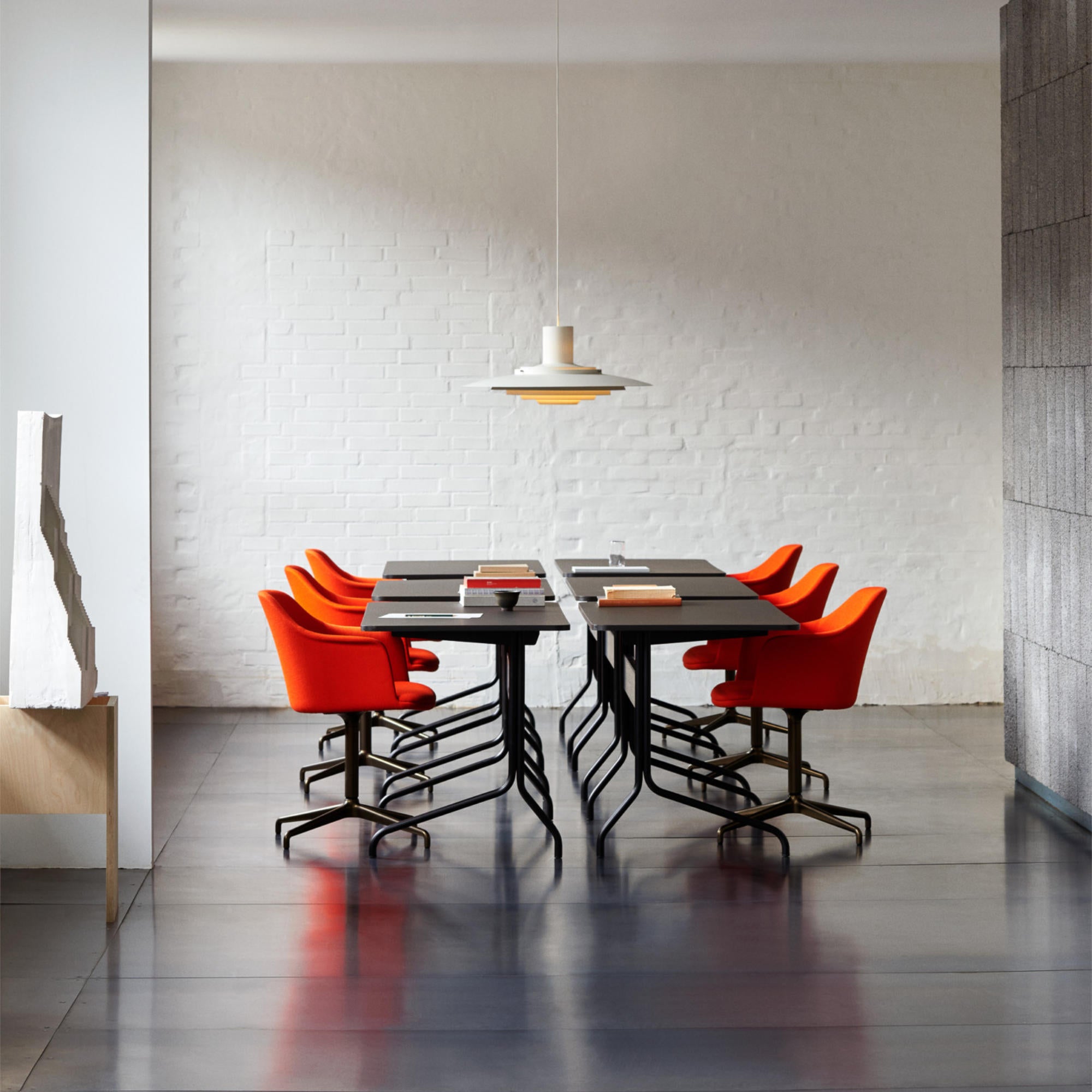 Pavilion AV16 Desk - Black Linoleum 4023