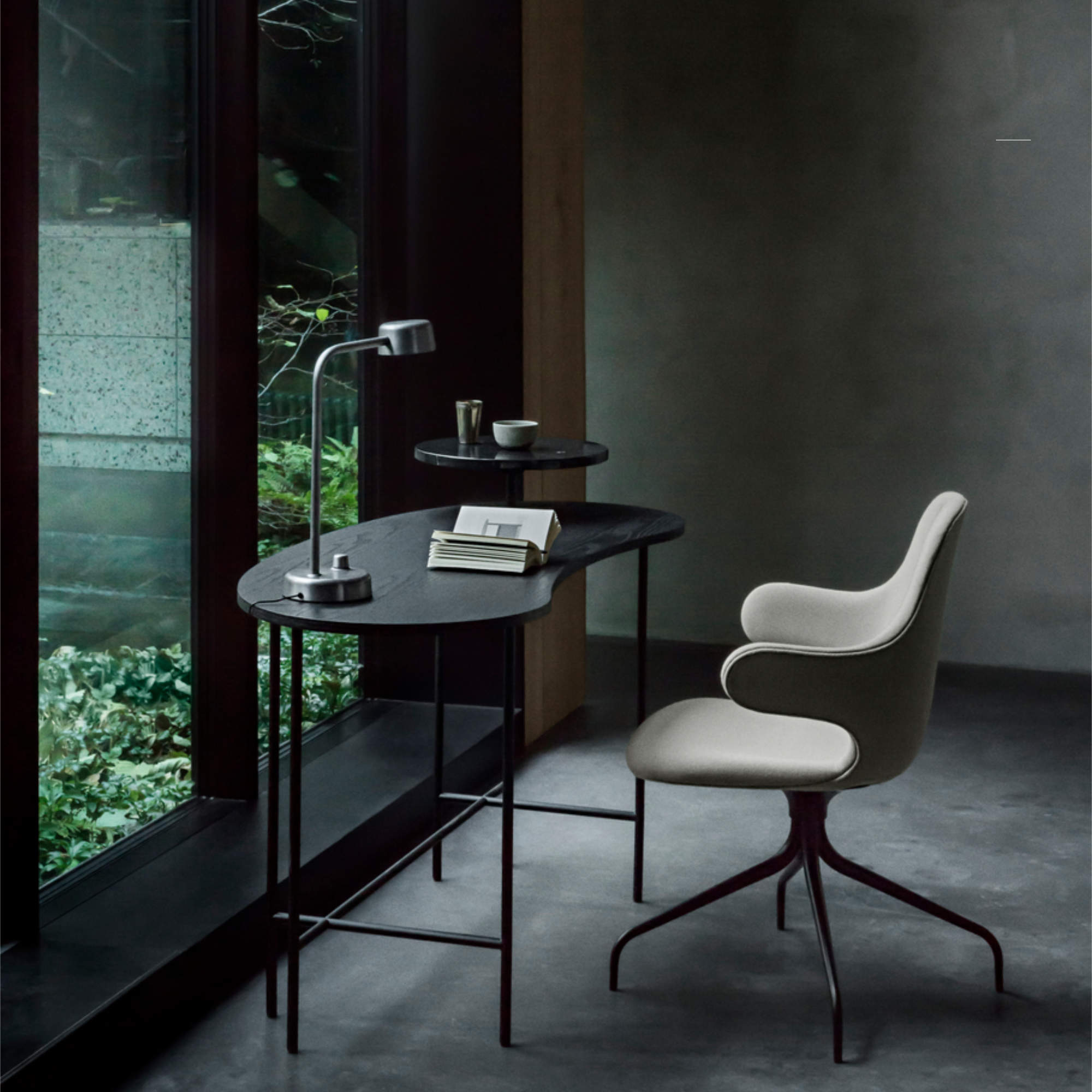 Palette JH9 Console - Black Ash/ Nero Marquina