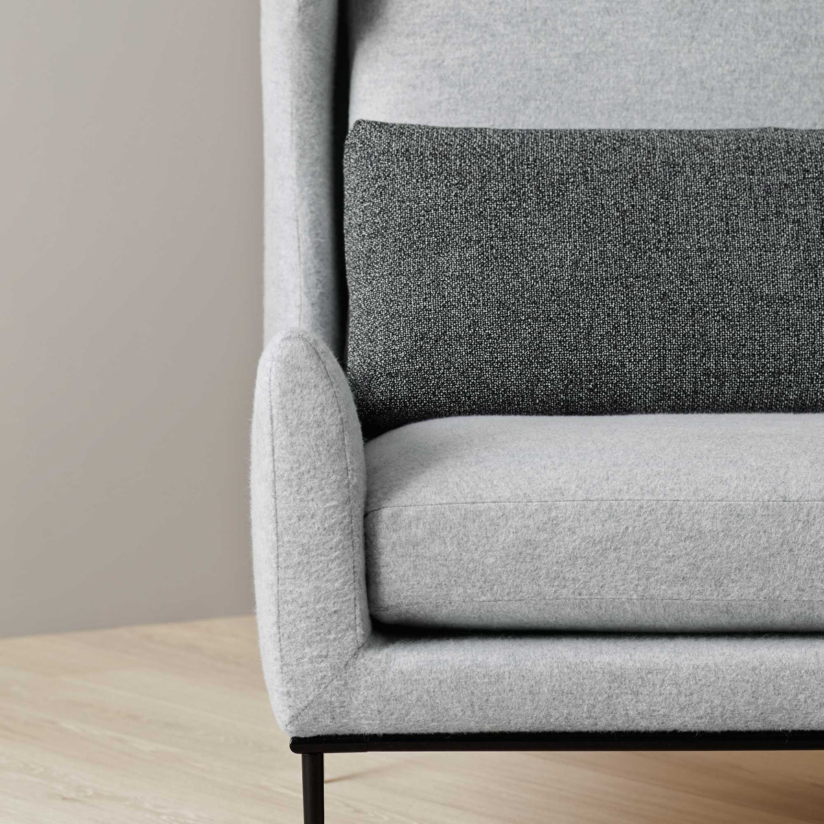 Alice Armchair – 95x109 / Metal (Ral 9005) / Fabric (Cashmere 01)-3
