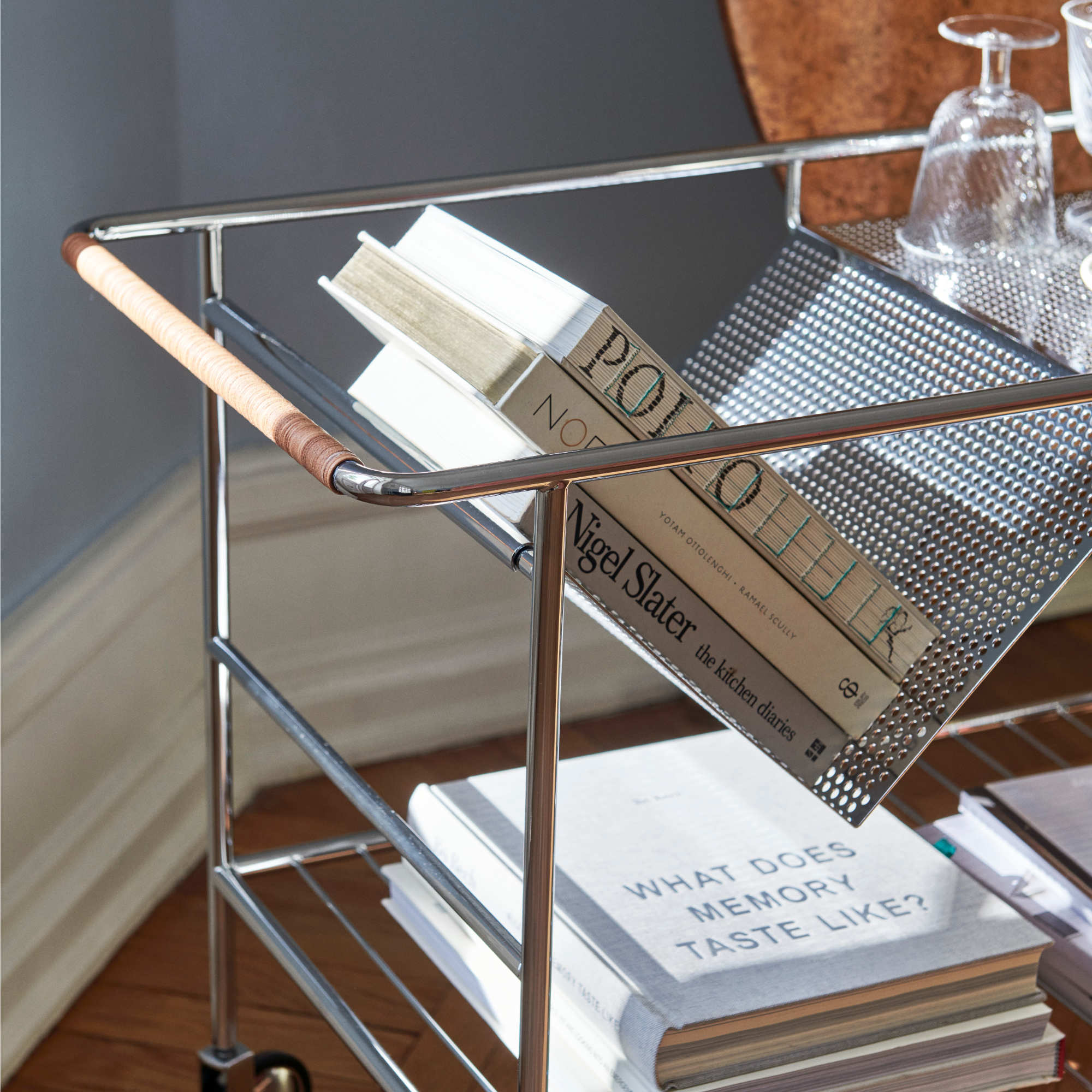 Alima NDS1 Bar Trolley - Matt Black/Walnut-5