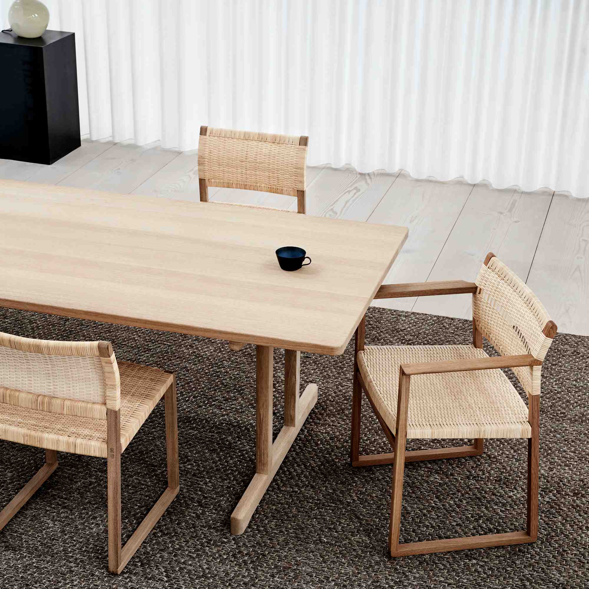 BM62 3362 Armchair - Oak Oil/Natural Linen Webbing-4