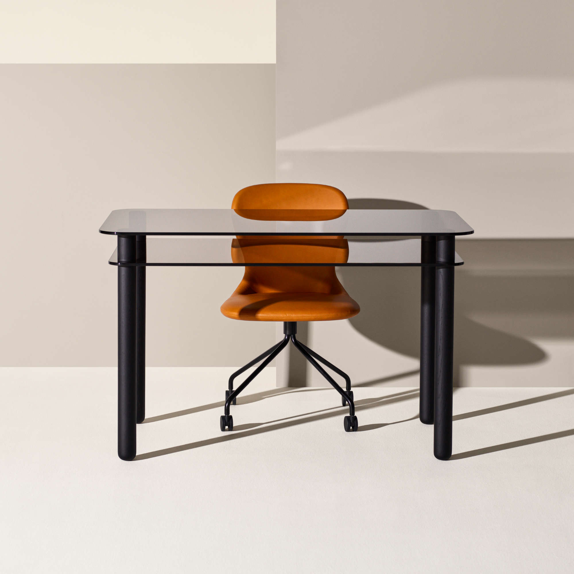 Big Sur Desk - Anthracite Glass