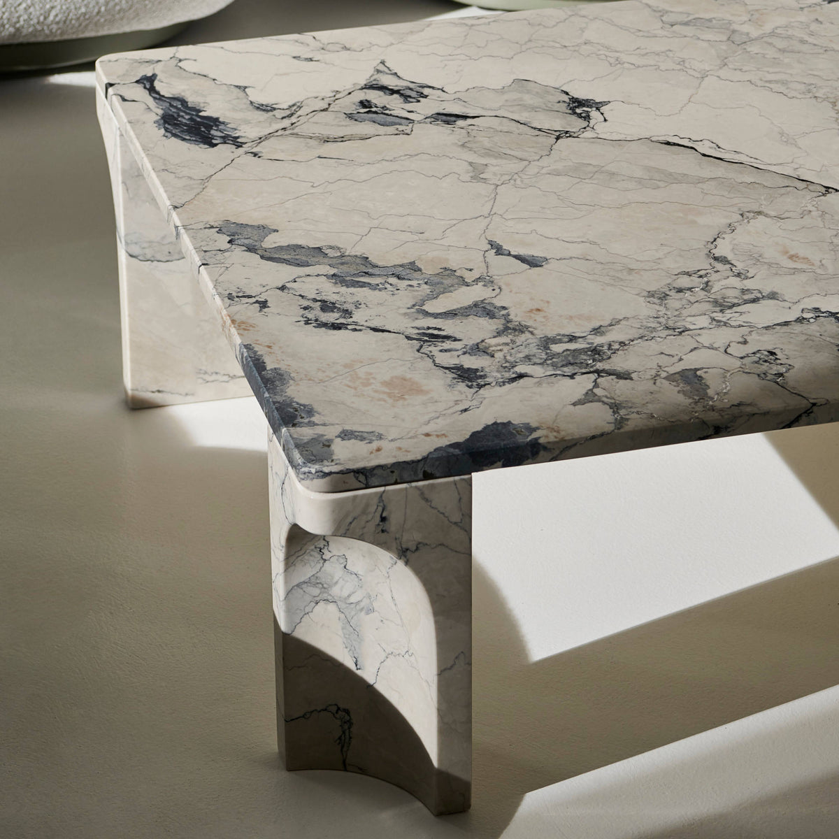 Doric Coffee Table – 140x80x30 / Limestone (Electric Grey)