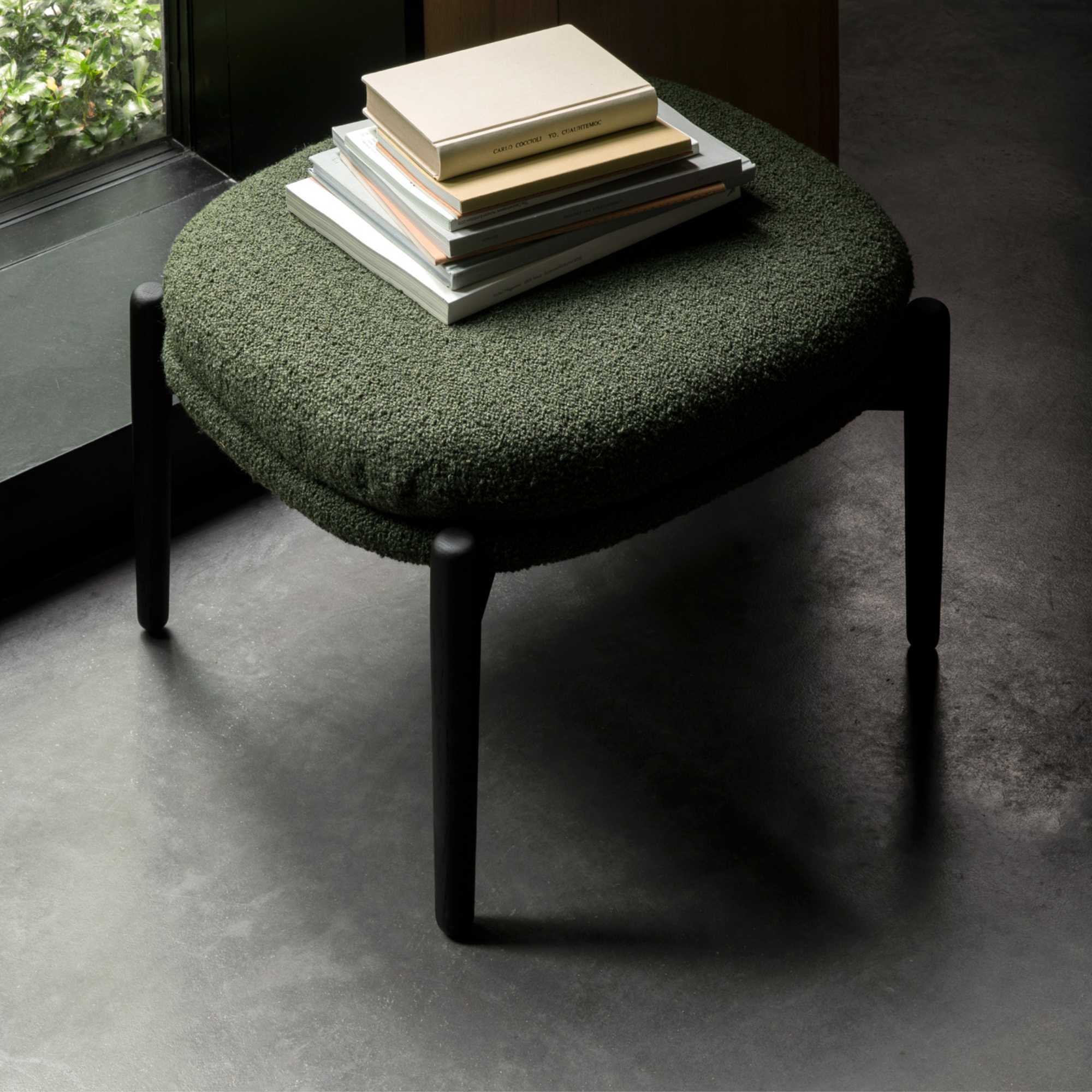 Embrace 56 Pouf - Leather Elmosoft 3 (Black 99999)-5