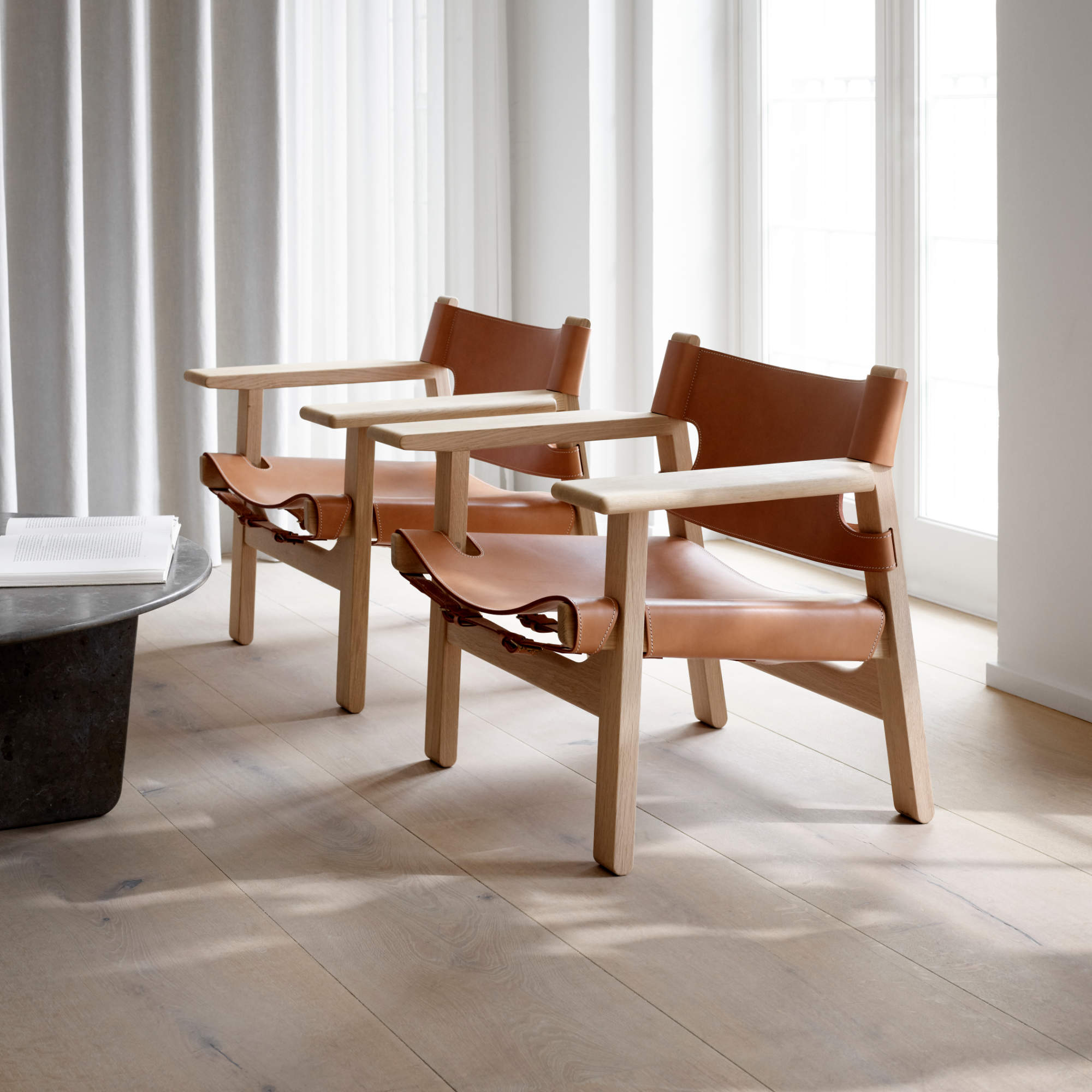 The Spanish 2226 Armchair - Oak Soap/Cognac Leather-4