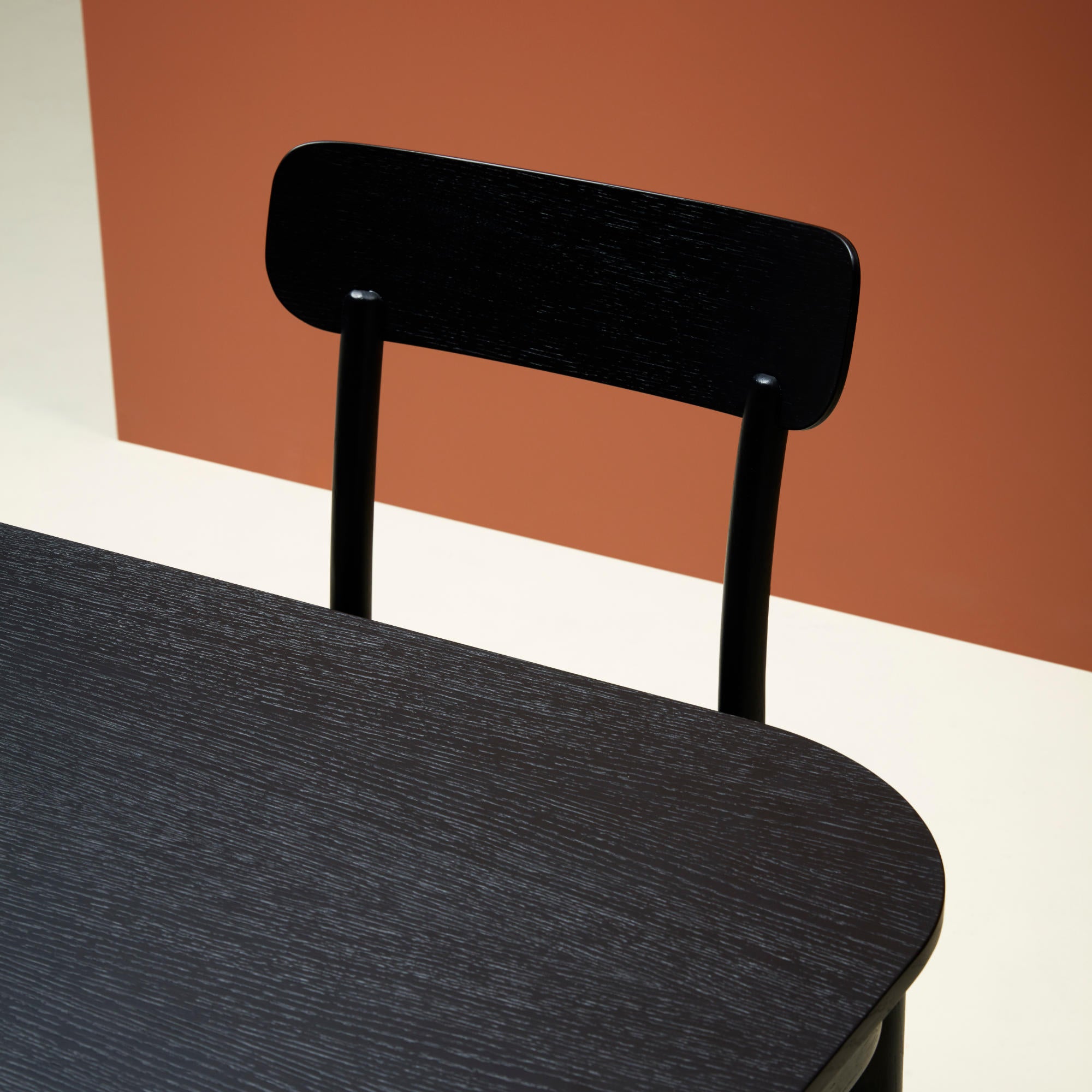 Figurine 180 Dining Table - Lacquered Oak-5