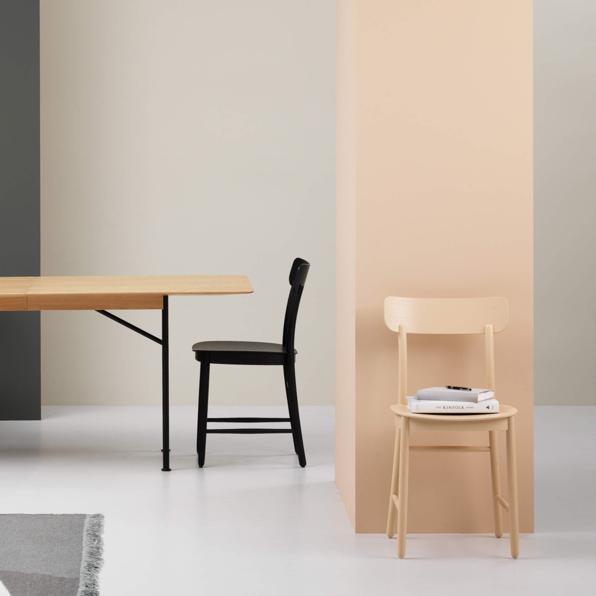 كرسي تناول الطعام على شكل تمثال - بلوط فاتح اللون-4