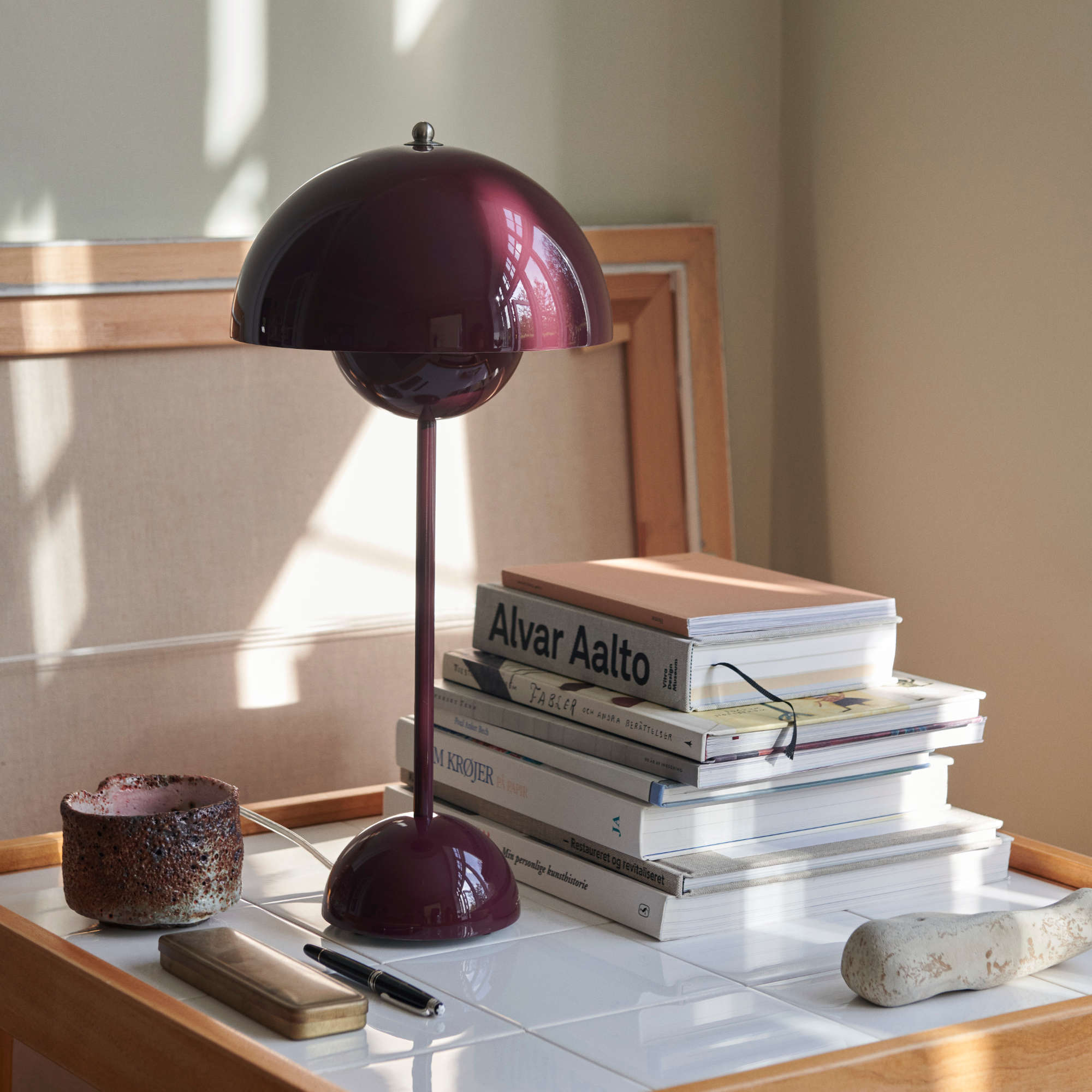 Flowerpot VP3 Table Lamp - Dark Plum-3