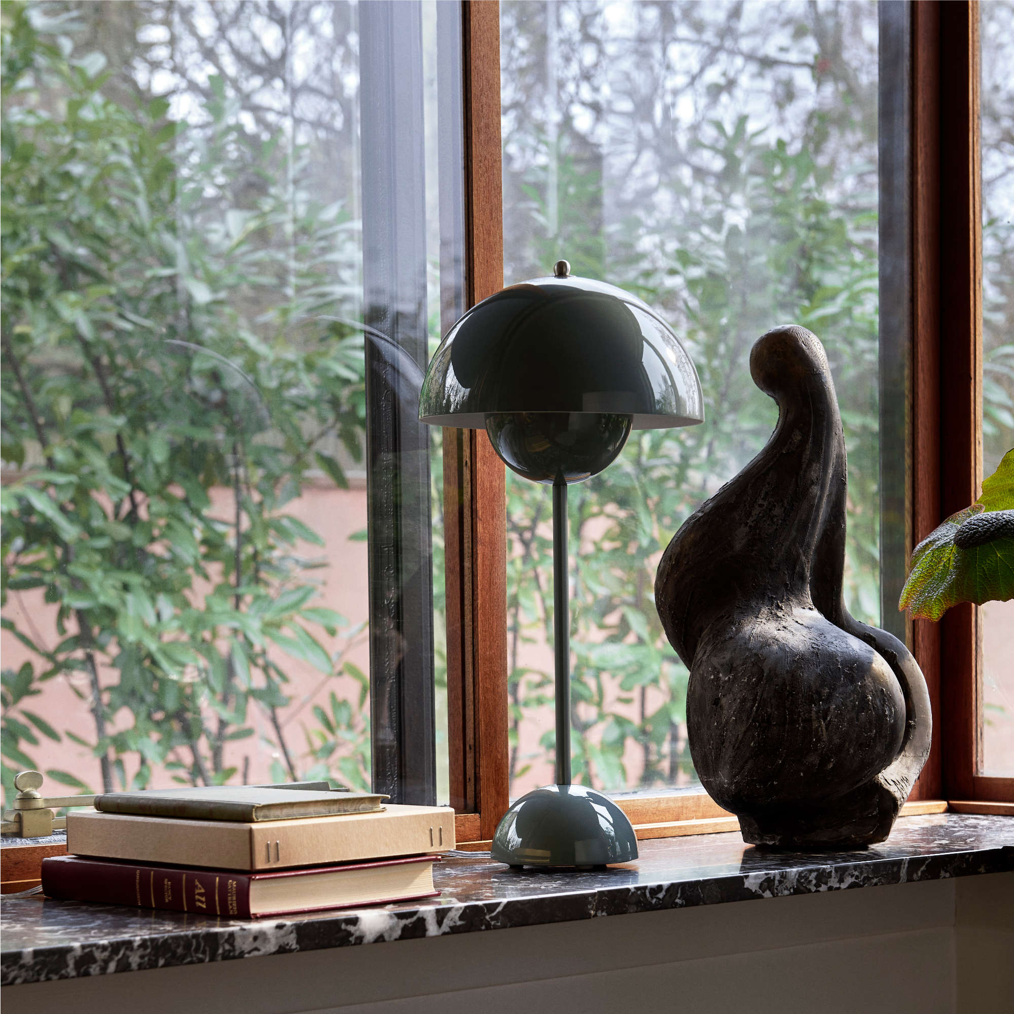 andTradition Flowerpot VP3 Table Lamp Stone Blue – Designitch