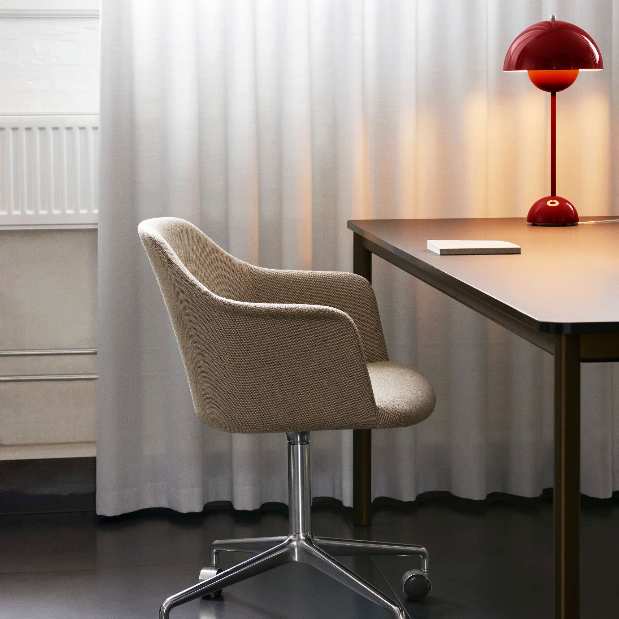 Flowerpot VP3 Table Lamp - Vermilion Red-3