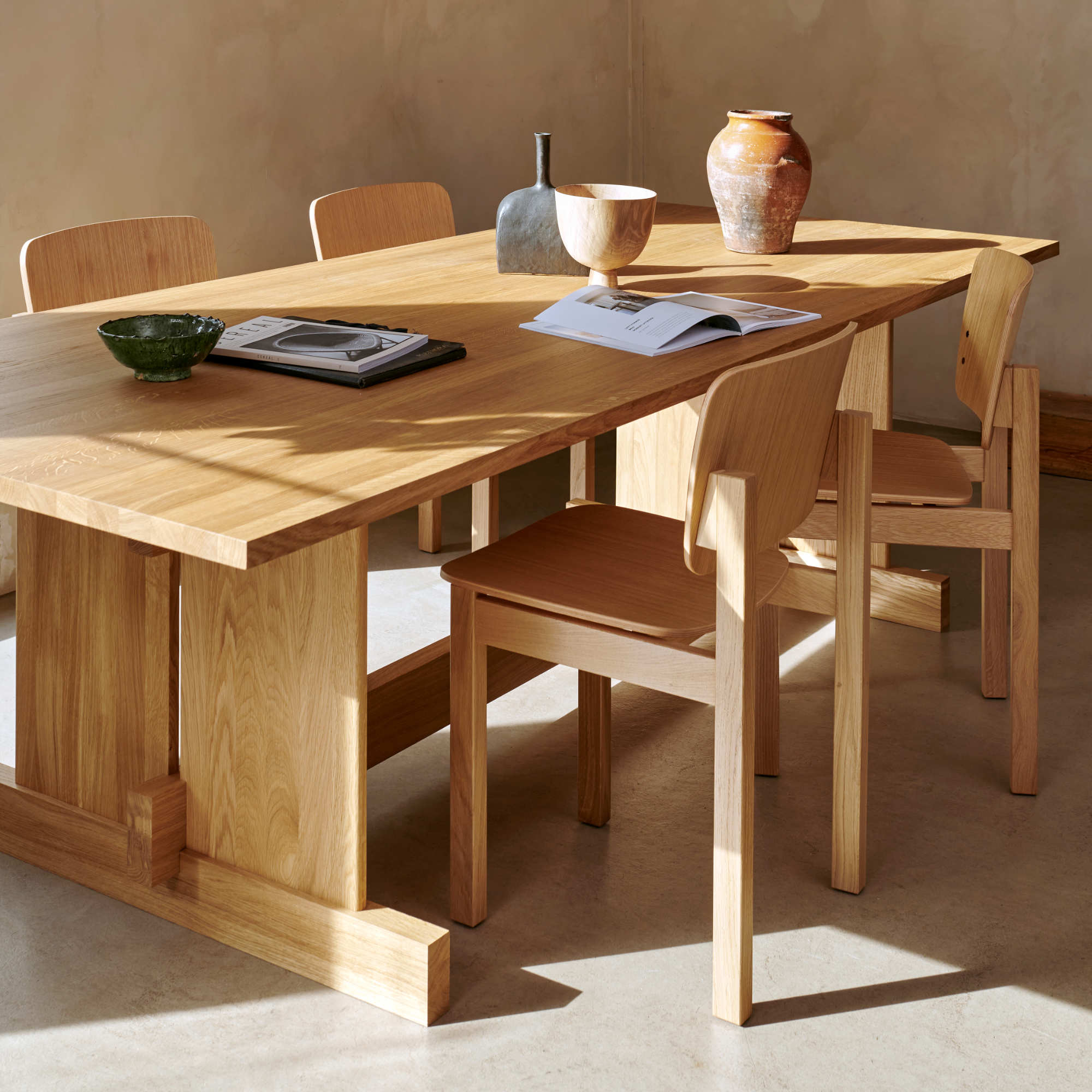 Grande 245 Dining Table - Lacquered Oak