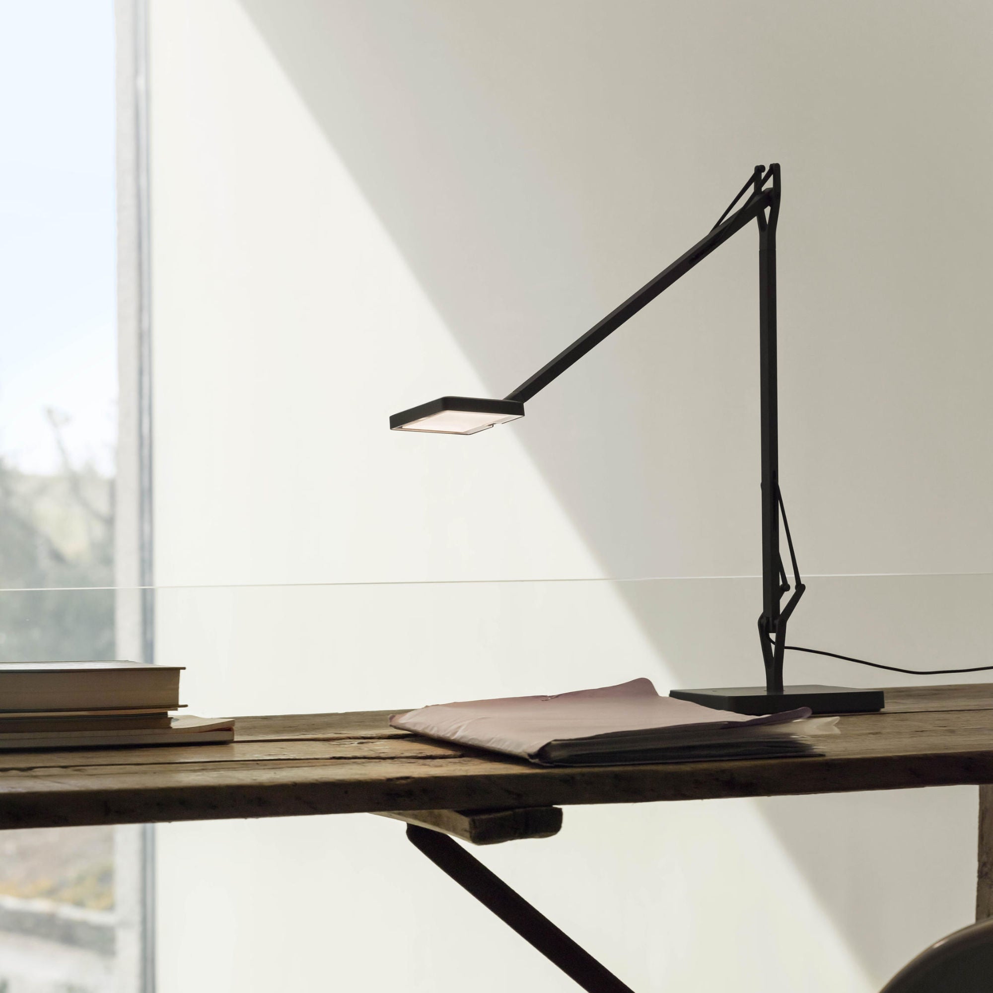 Kelvin Edge Base Table Lamp - White