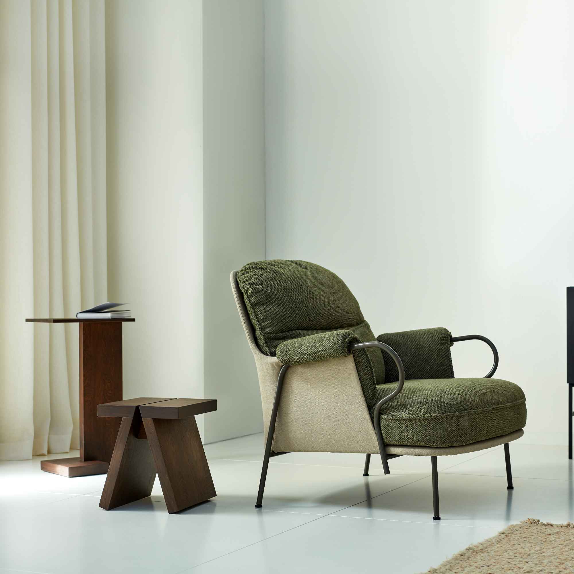 Lyra Lounge Chair - Fabric G (Safire 001)-3