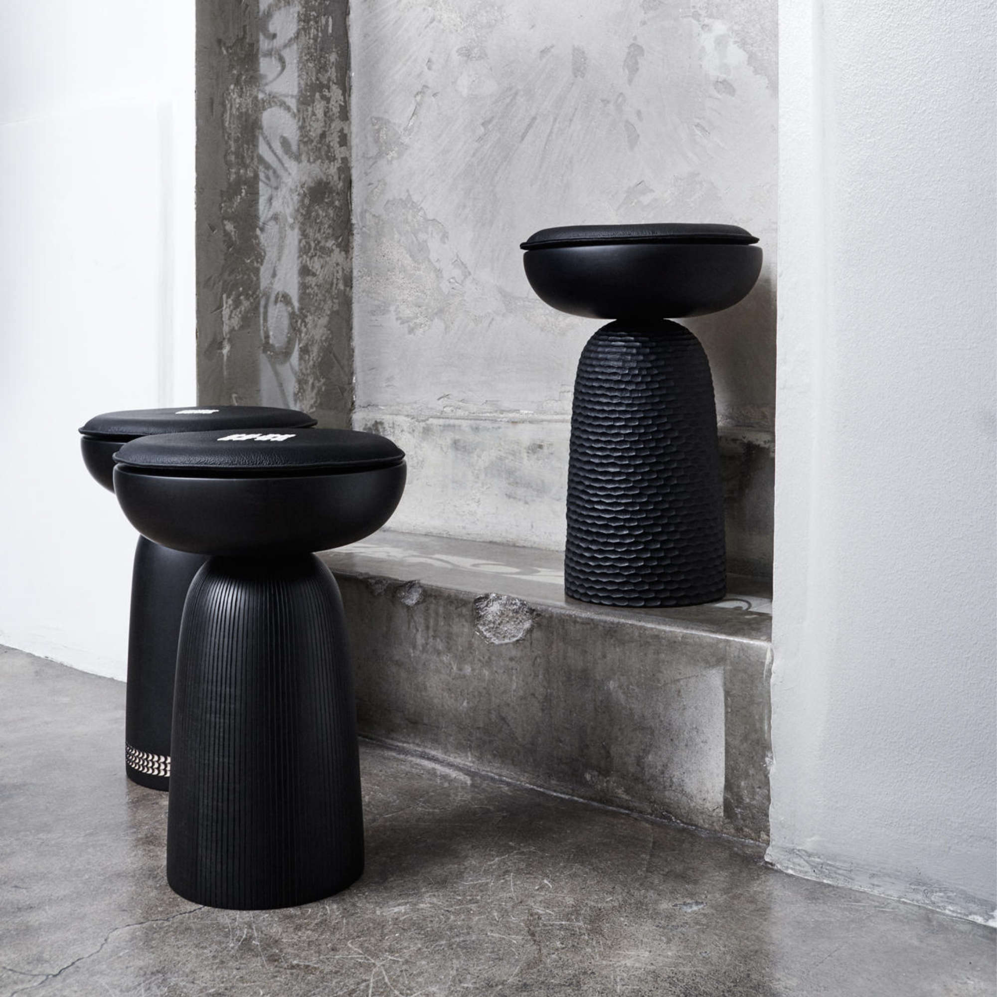 Nera Full Base Lines Stool - Maple Black/Black Leather
