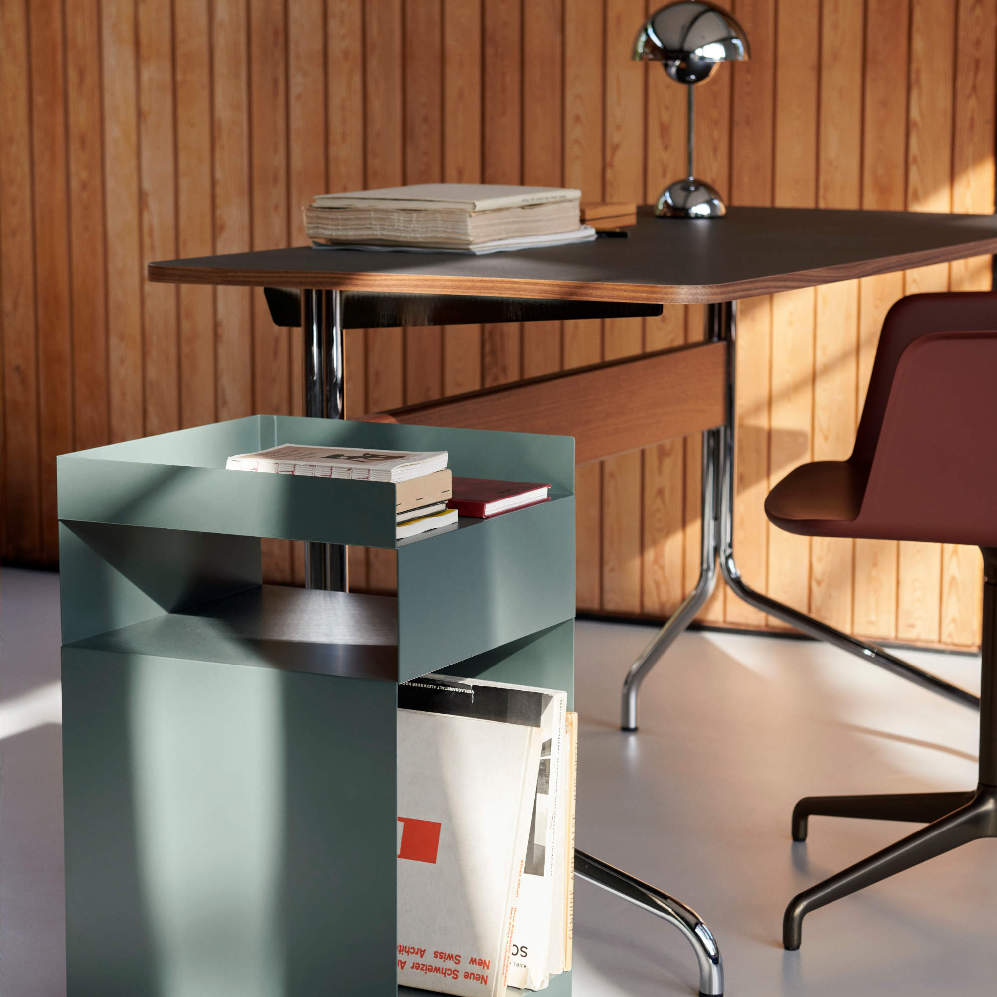 Pavilion AV16 Desk - Chrome/Oak/Mushroom Linoleum 4176-6