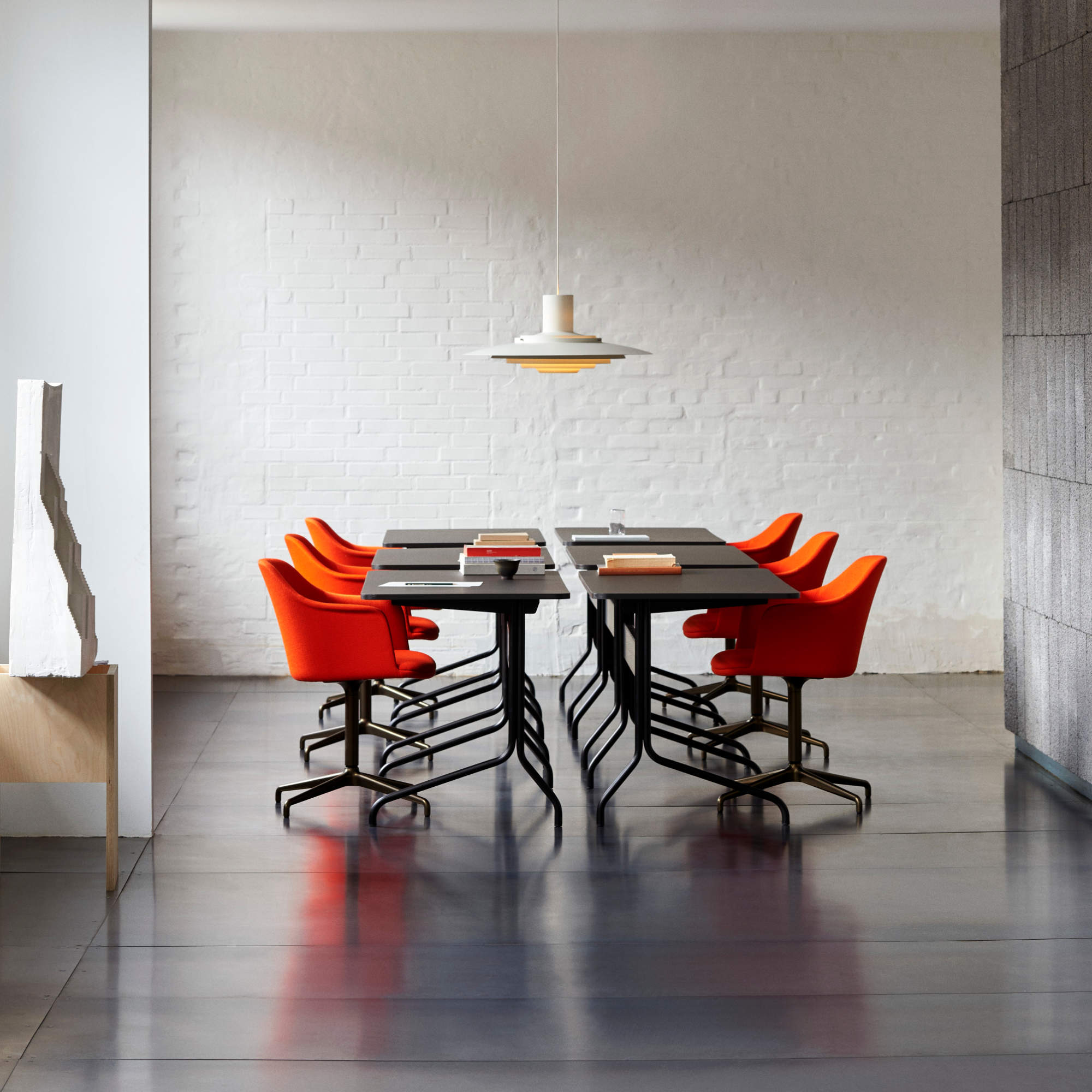 Pavilion AV16 Desk - Chrome/Oak/Mushroom Linoleum 4176-4