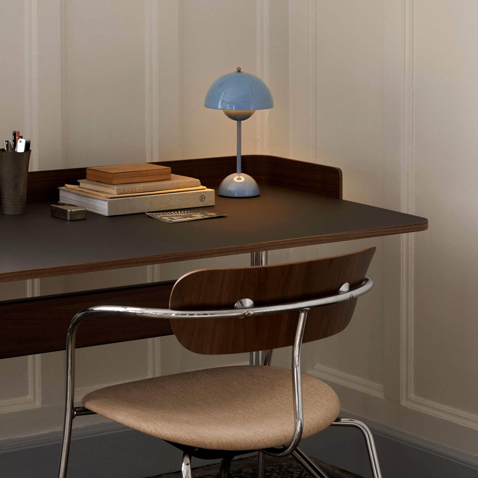 Pavilion AV17 Desk - Chrome/Oak/Mushroom Linoleum 4176-7