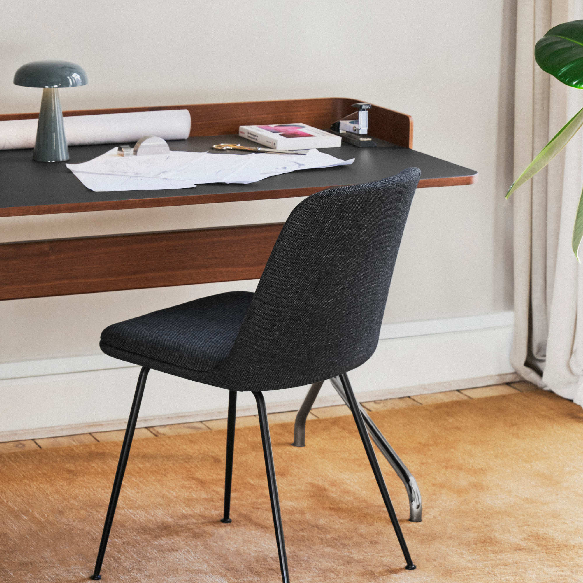 Pavilion AV17 Desk - Chrome/Oak/Mushroom Linoleum 4176-5