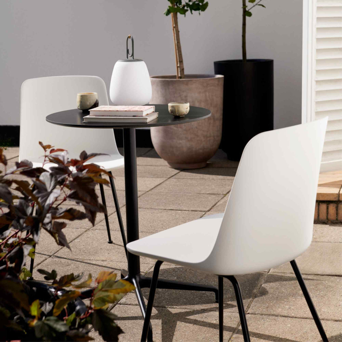 Rely Dining Chair – 47x82 / Steel (Black) / Polypropylene (White)-2