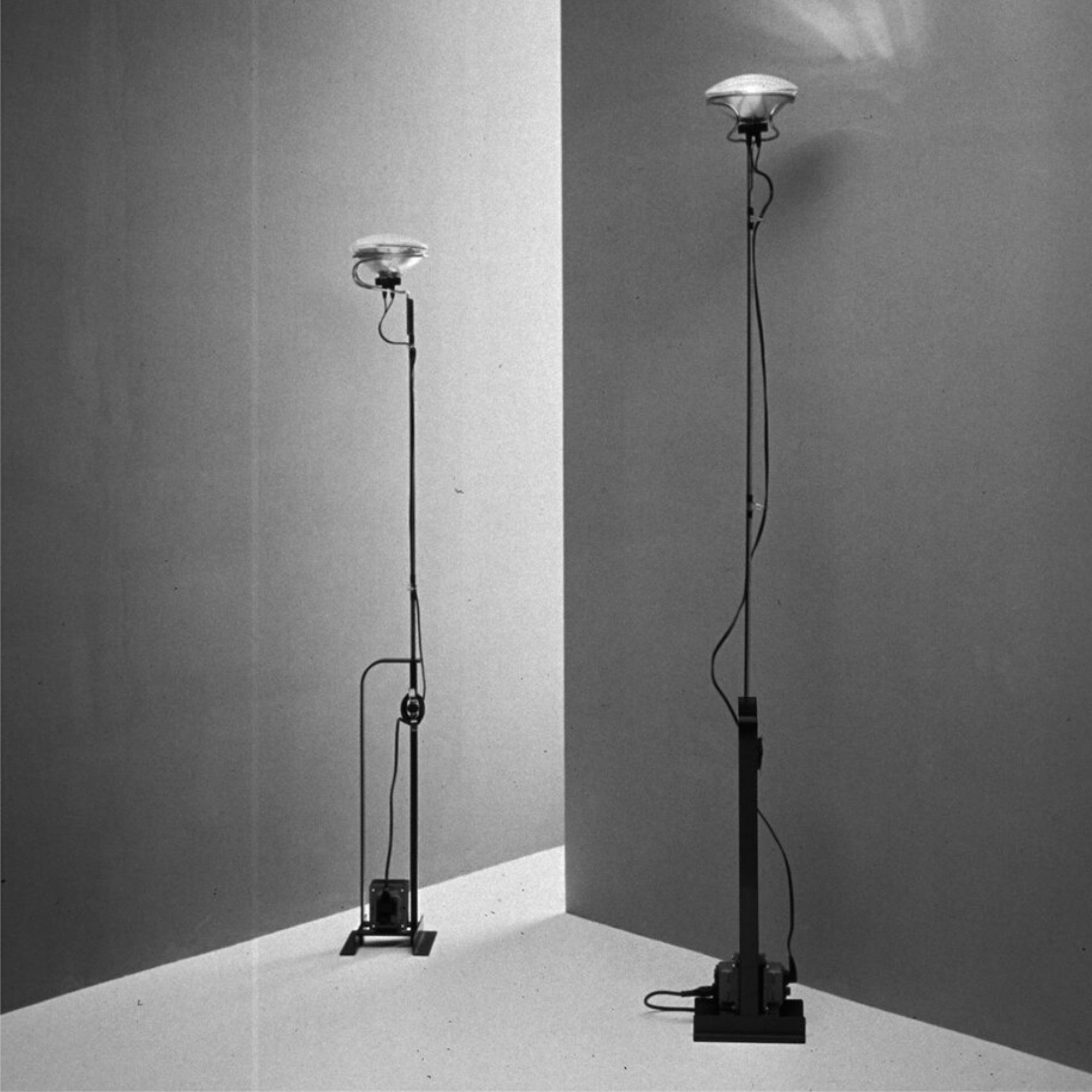 Toio LED Floor Lamp - Black-3