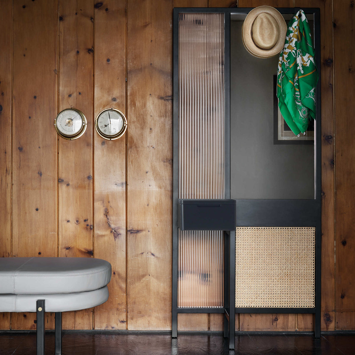 Threshold Dresser – 80x31x180 / Metal (Delabre Brass) / Wood (Green Drawer Ral 6005)-3