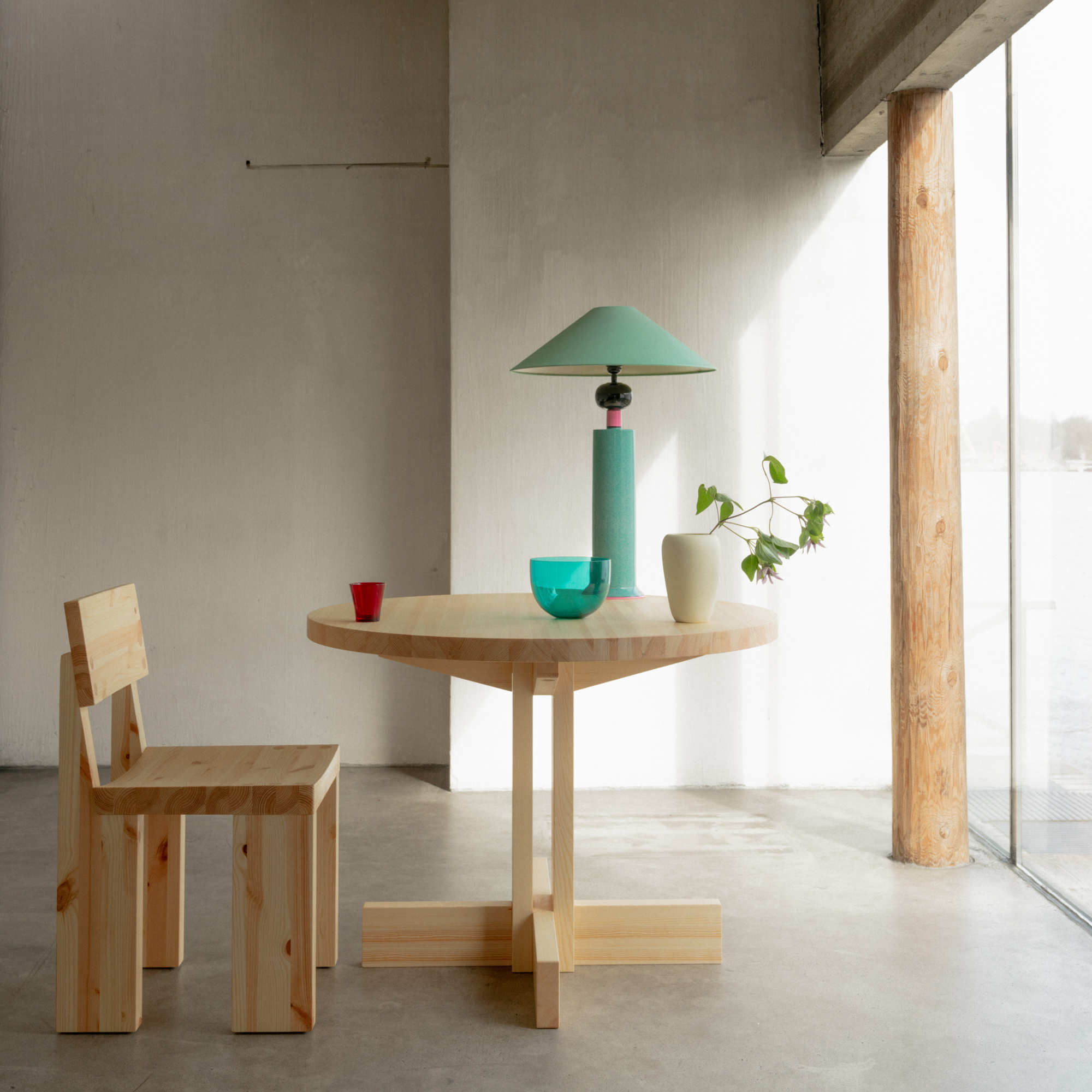 001 Round Dining Table - Oiled Pine