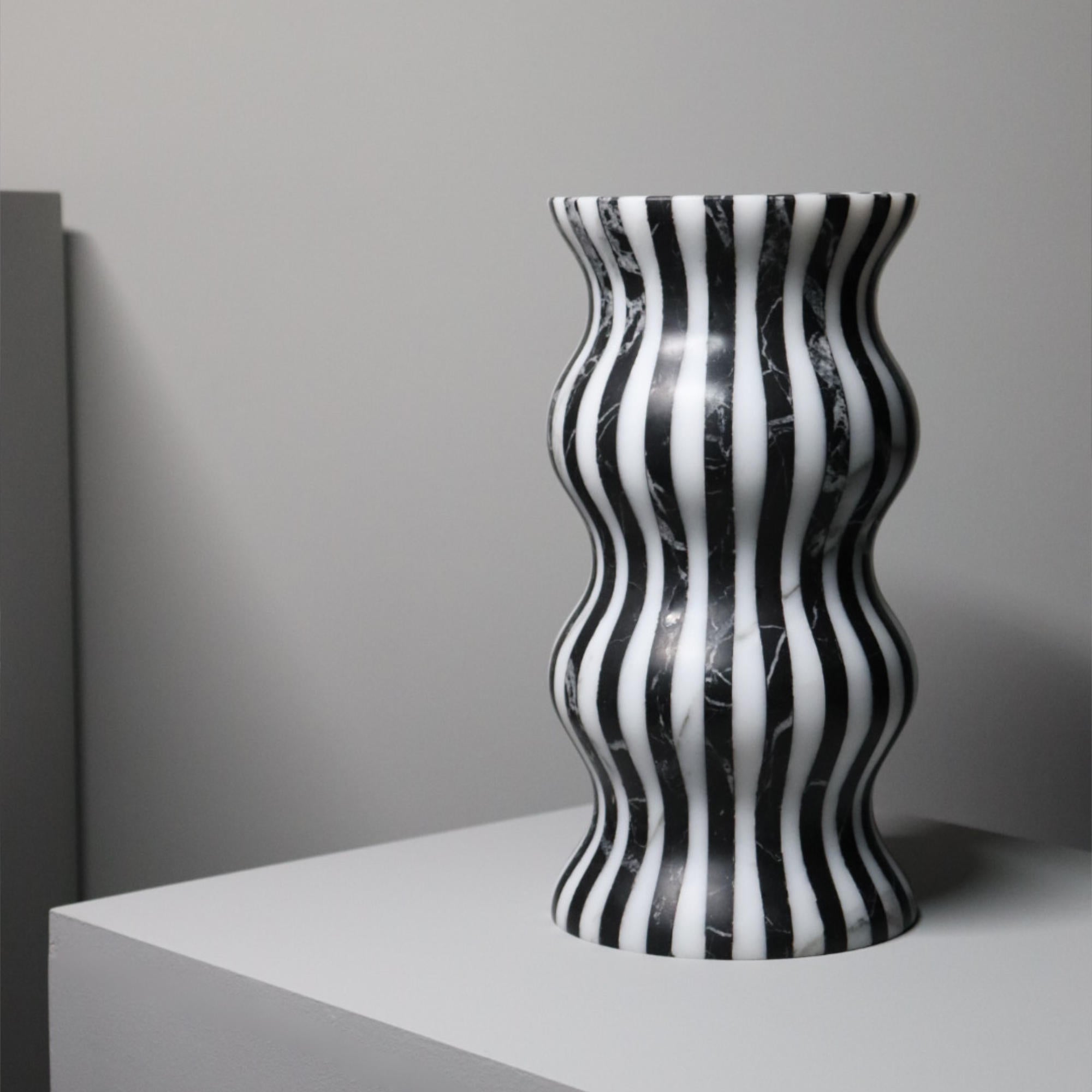 Versilia Vase - Arabescato/Marquina Marble-3