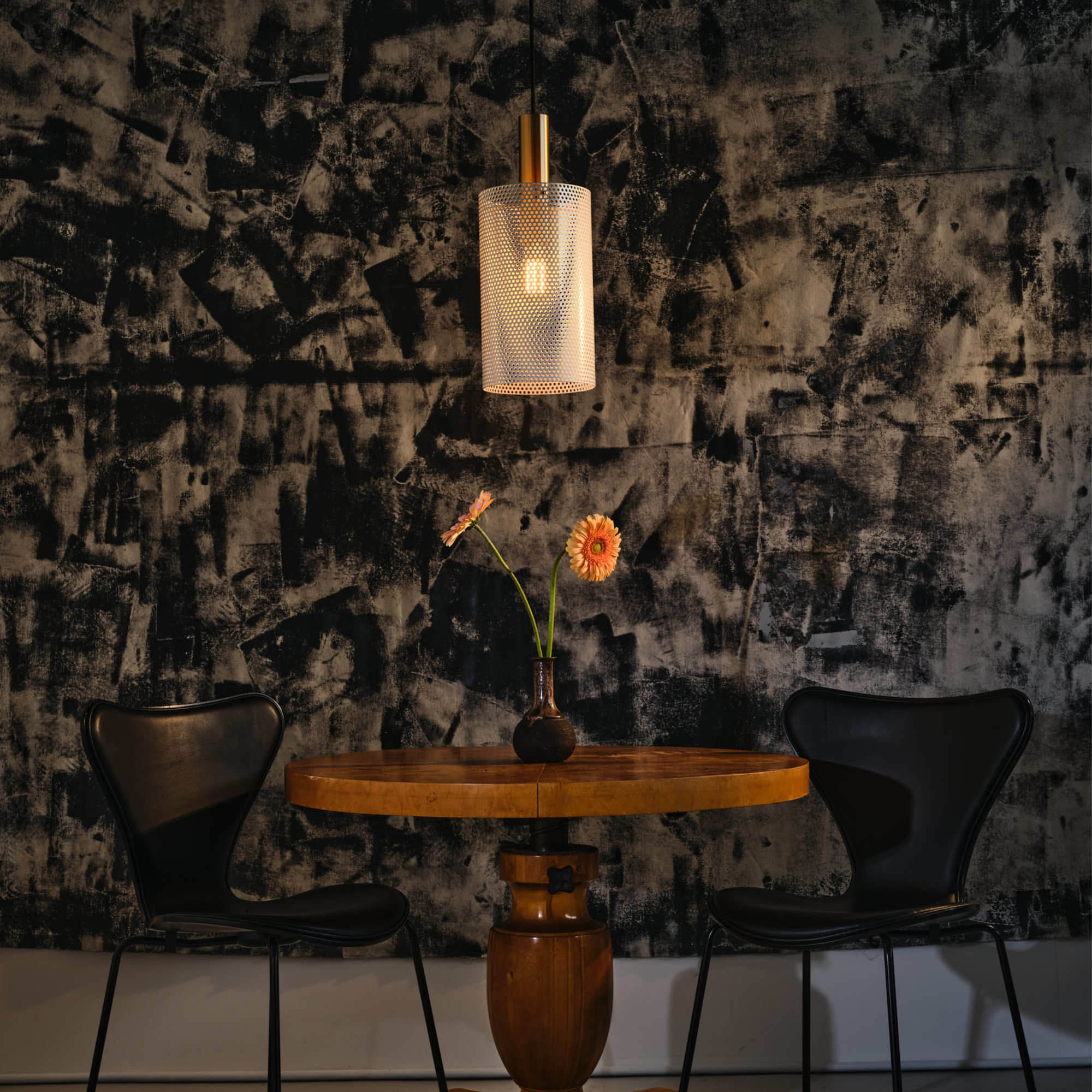 Vouge Medium Pendant Lamp - White/Brass